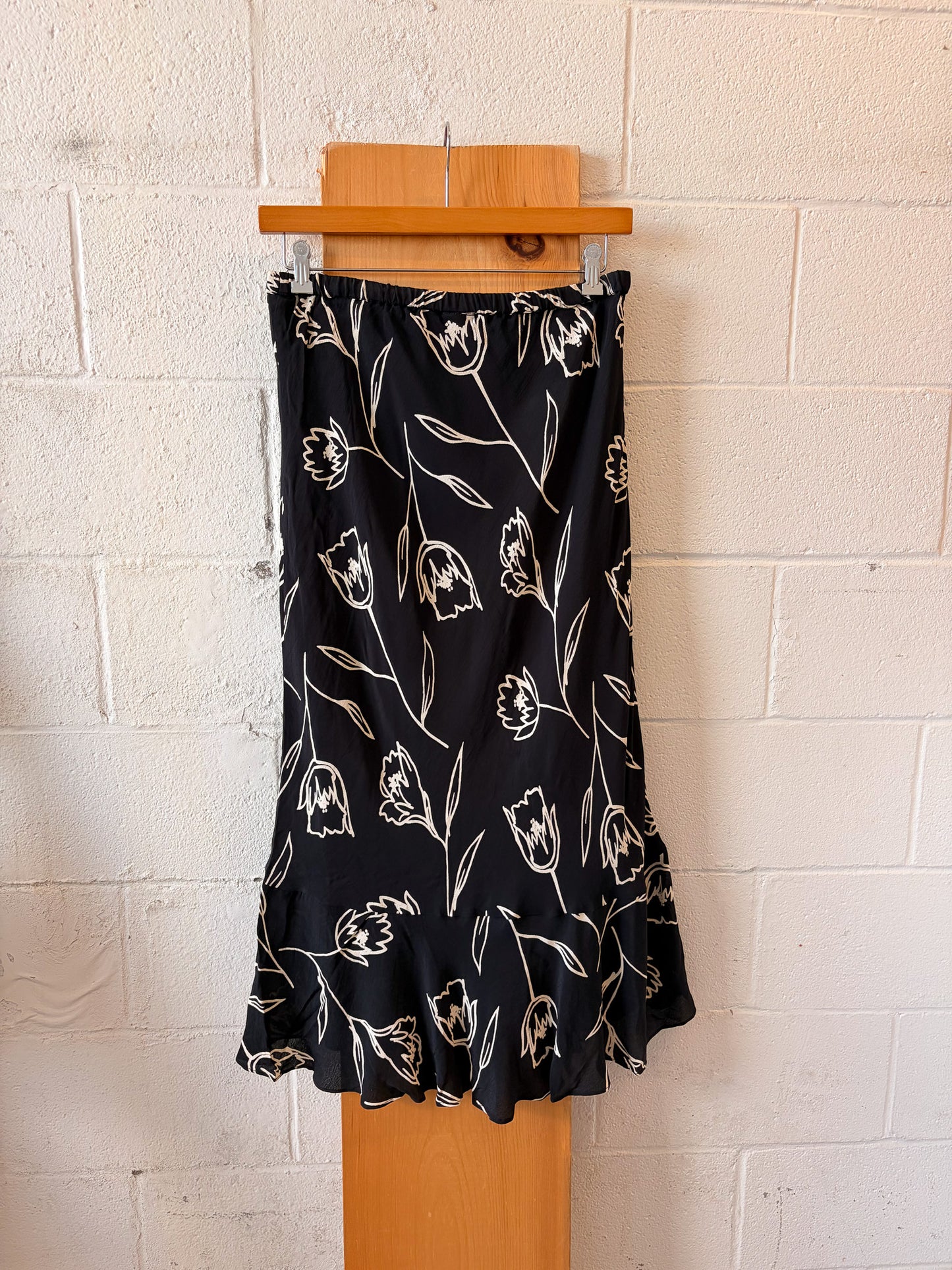 Black & White Floral Print Skirt : XL