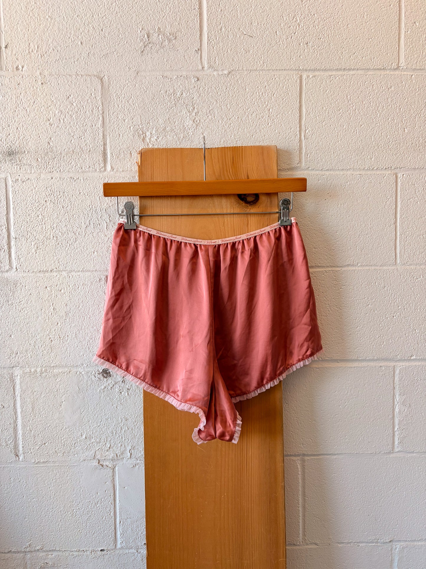Victoria's Secret Ruffle Hem Shorts : L