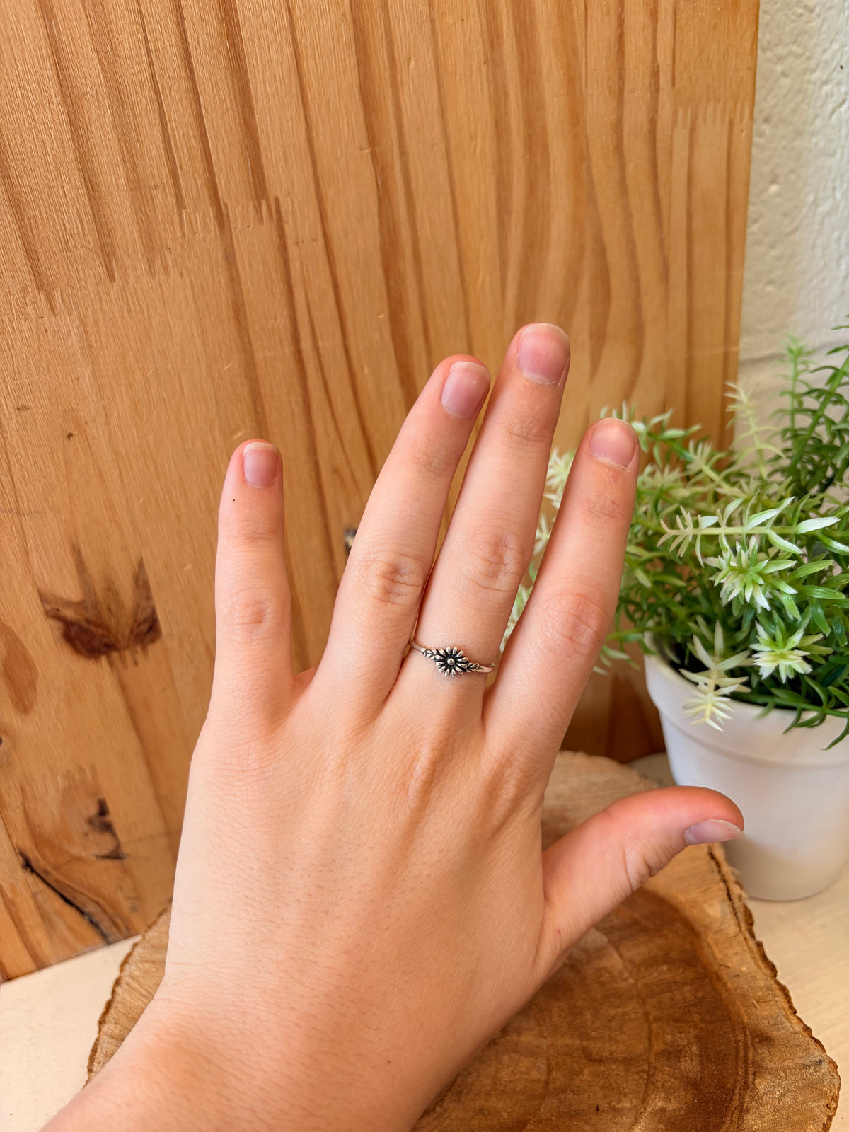 925 Silver Flower Ring : Size 8