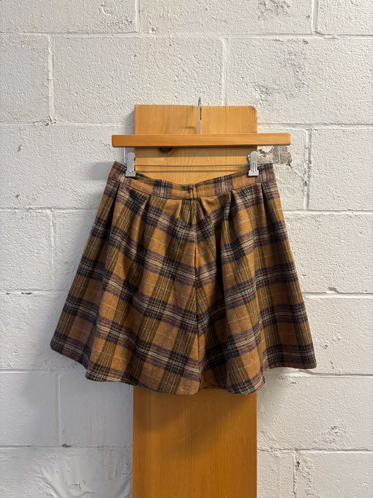 Brown Plaid Skirt : 10