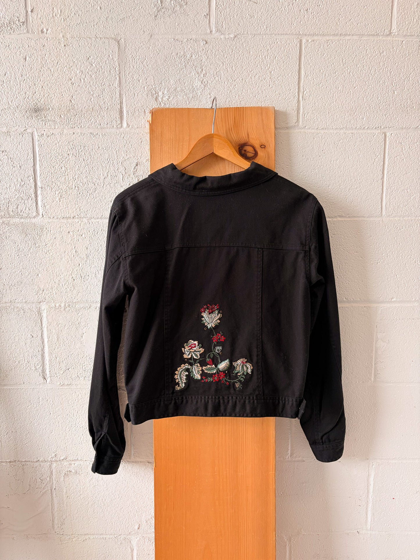 Floral Embroidered Denim Jacket : M