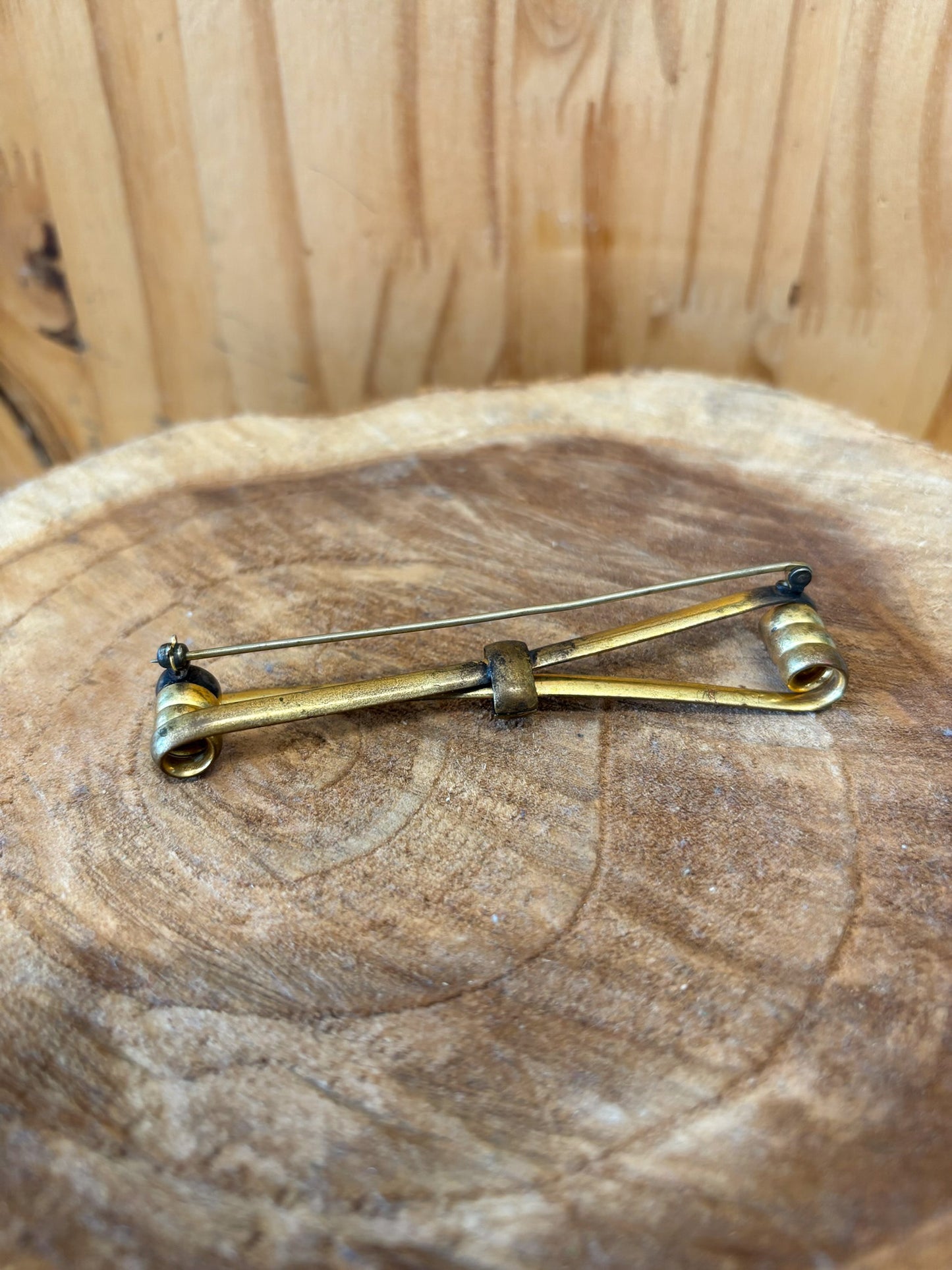 Large Gold Tone Tie Collar Clip