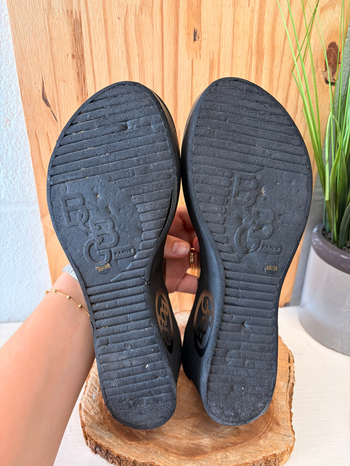 Floral Wedge Sandals : Size 9