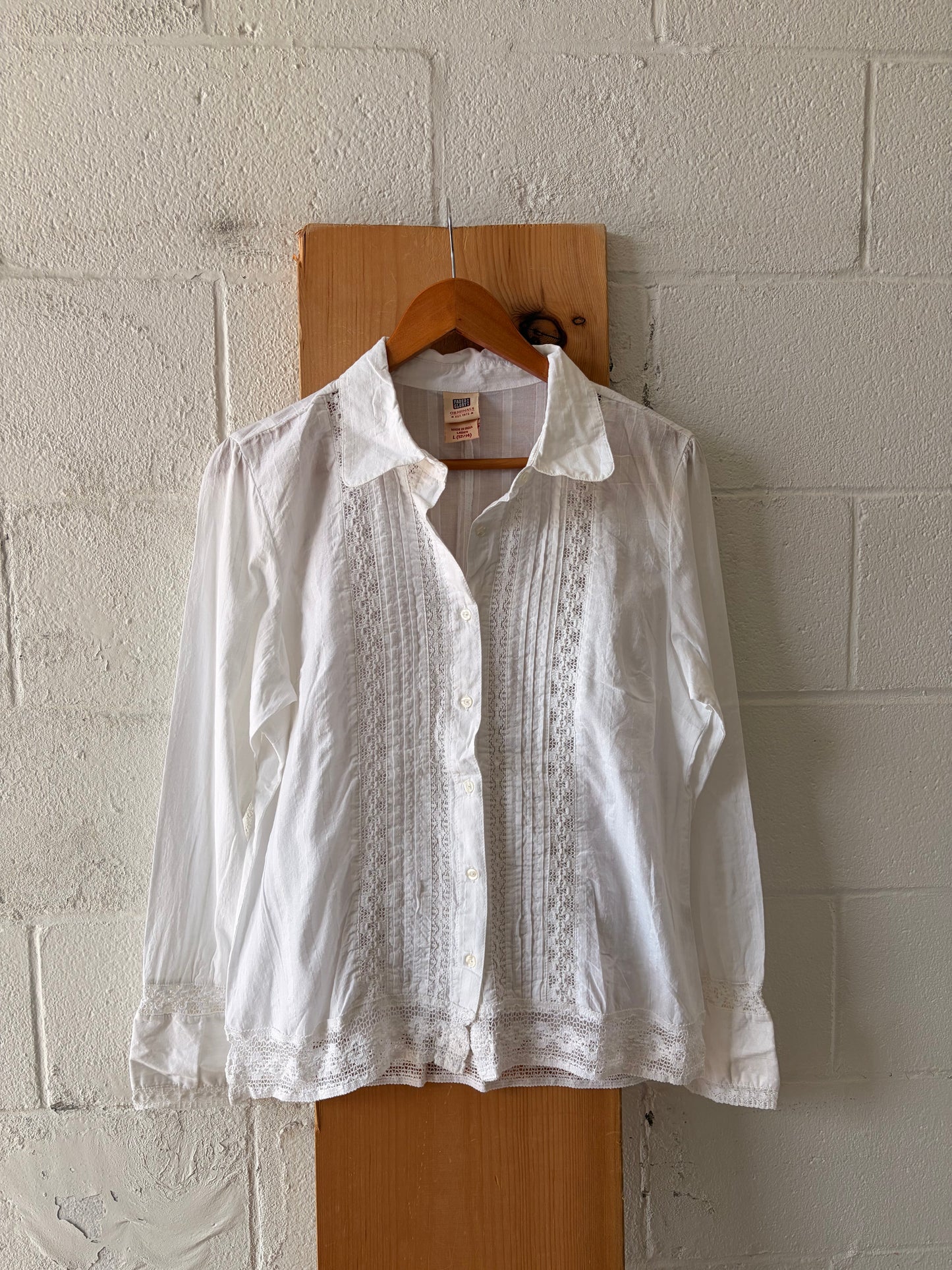 Crochet Detailed Button Down : L