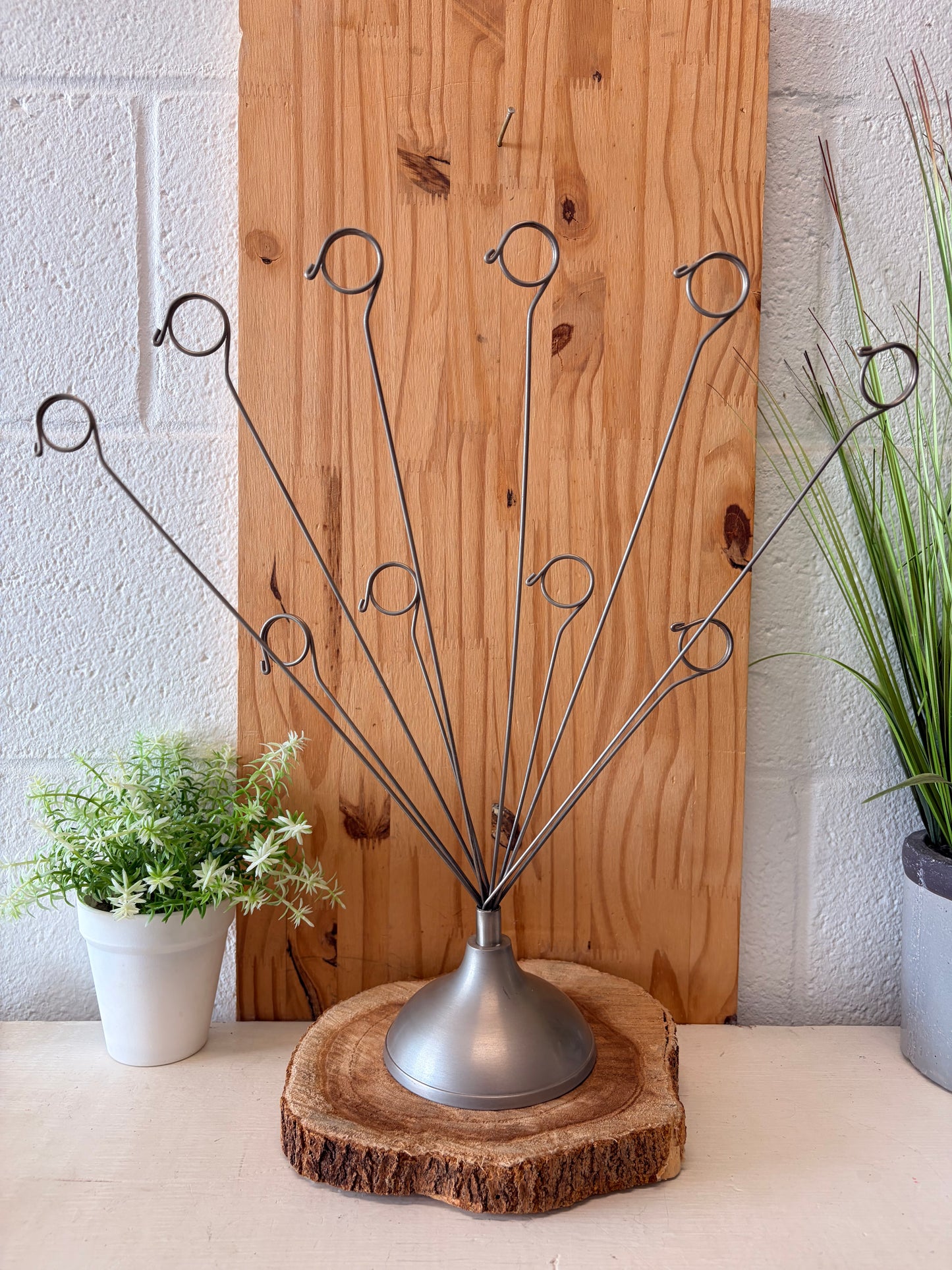 Metal Wire Photo Display Stand (Local Pick Up Only)