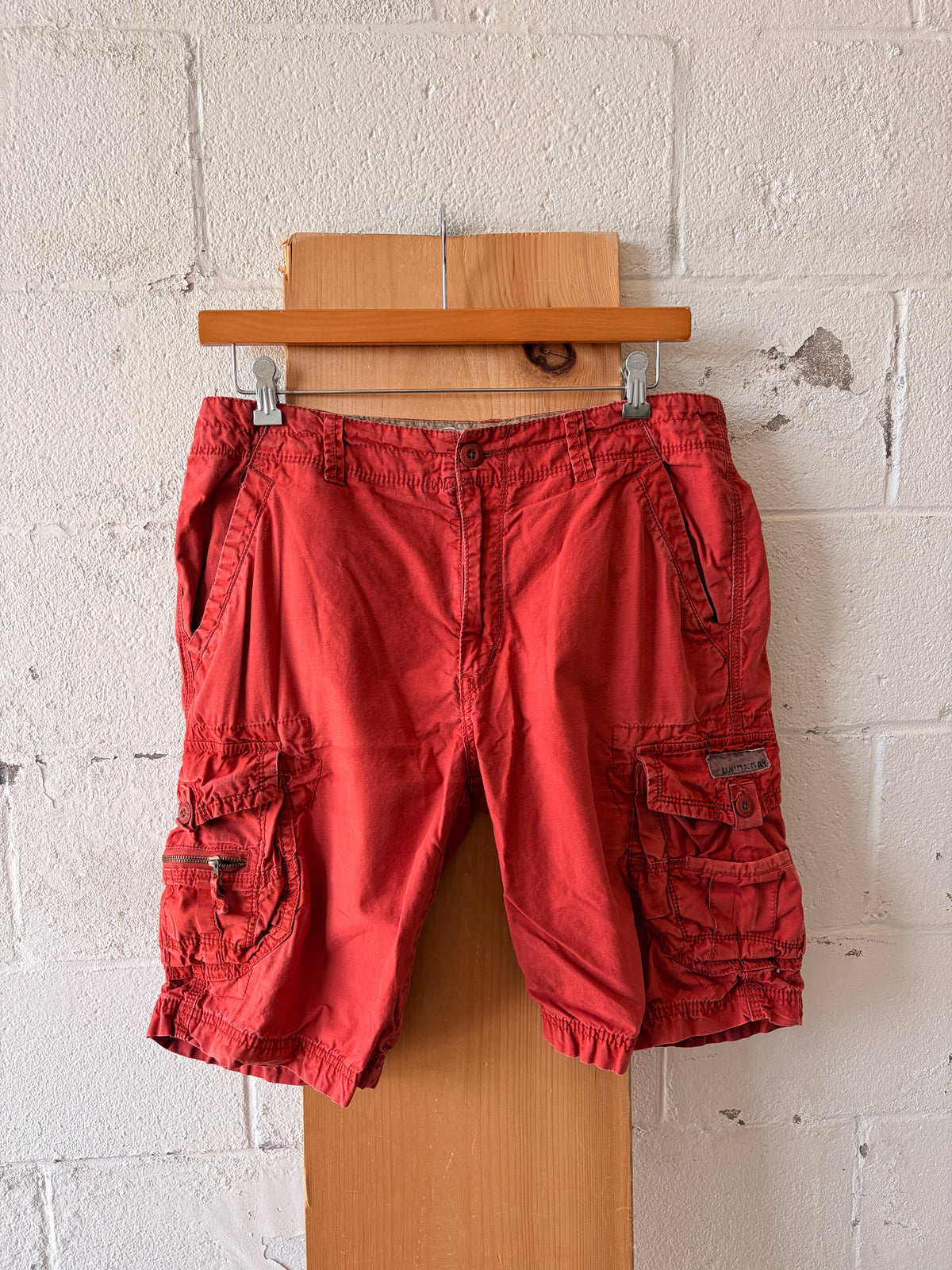 Union Bay Rust Cargo Shorts : 34
