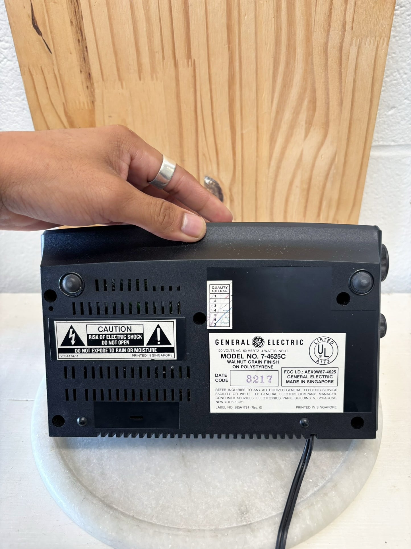 Vtg Alarm Clock / Radio (Local Pick Up Only)