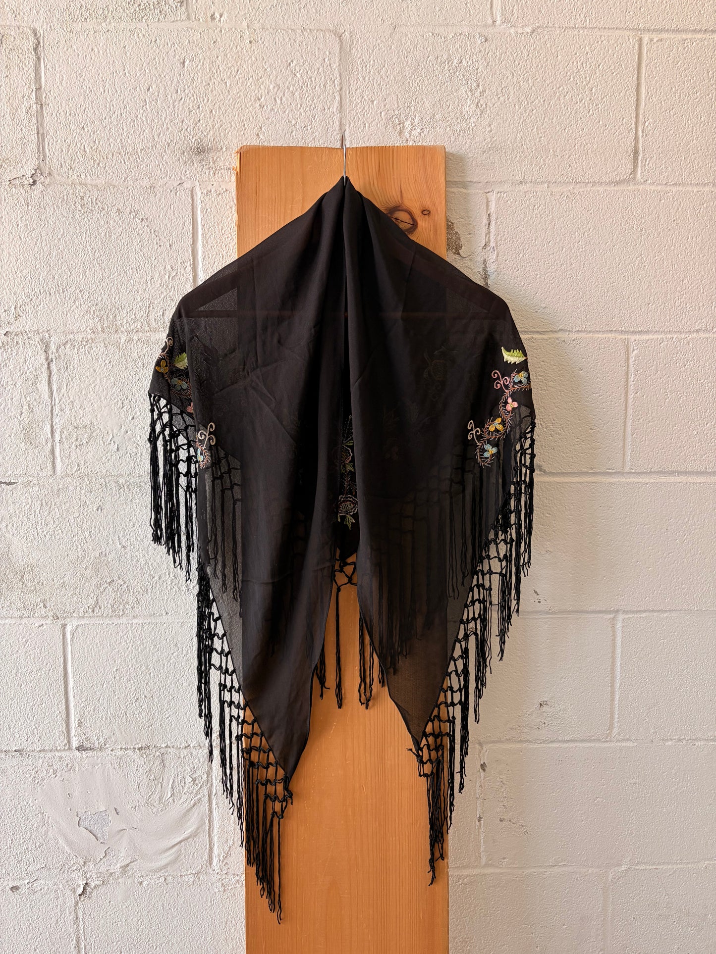 Embroidered Tassel Wrap / Shall