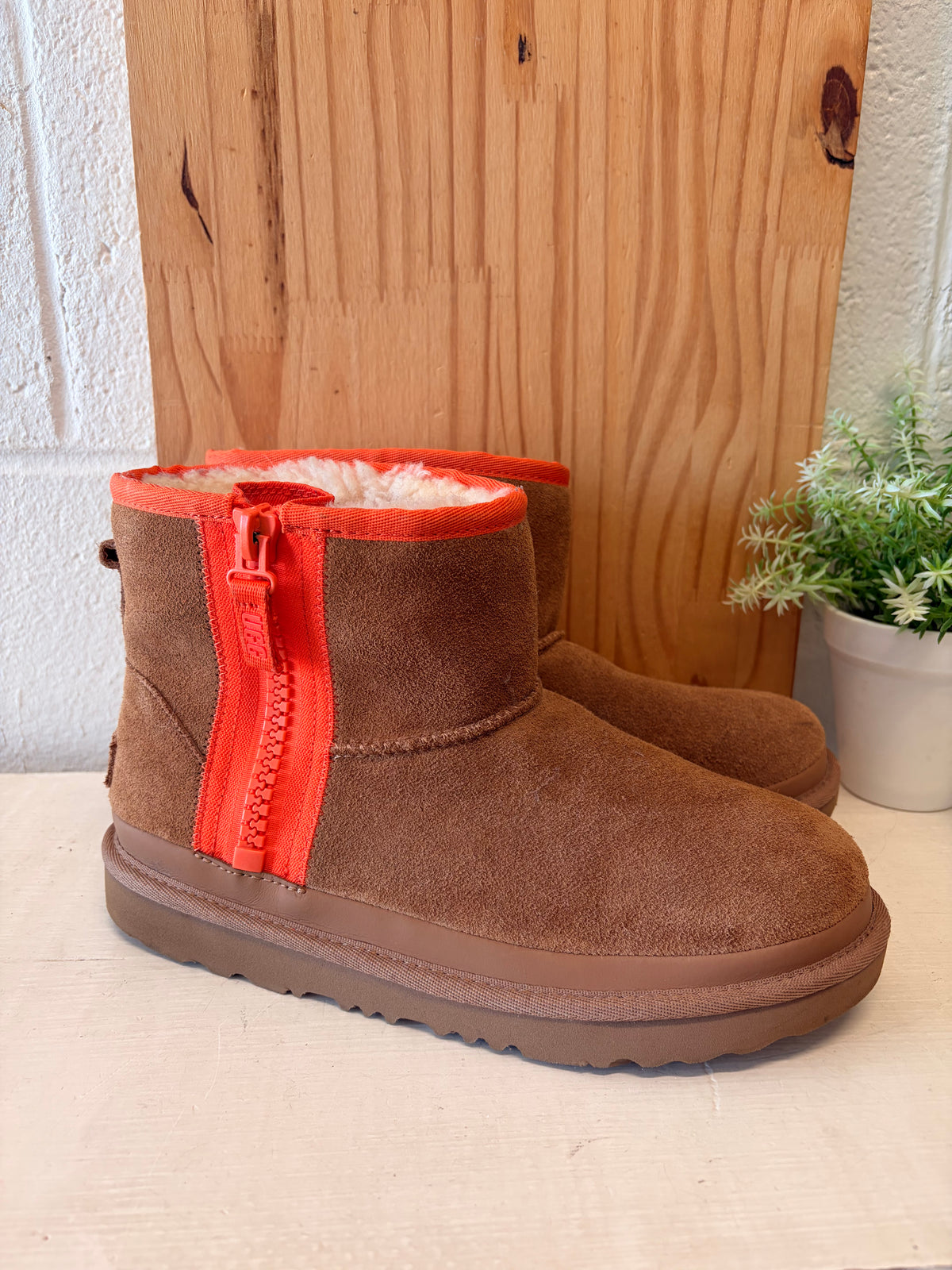 Orange Zipper Mini Uggs : Size 6