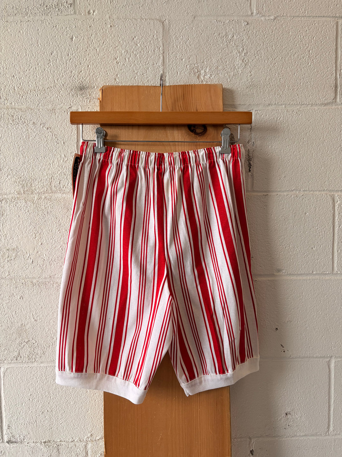 Vtg Red & White Striped Shorts : L