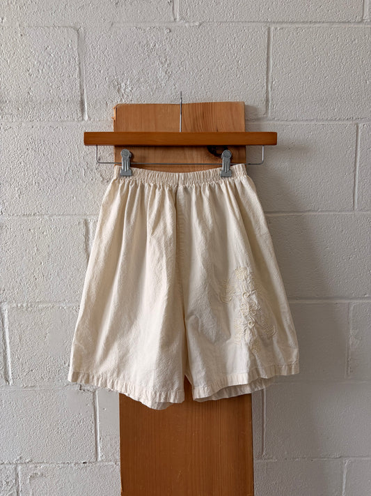 Vtg Embroidered Cream Shorts : XS/S