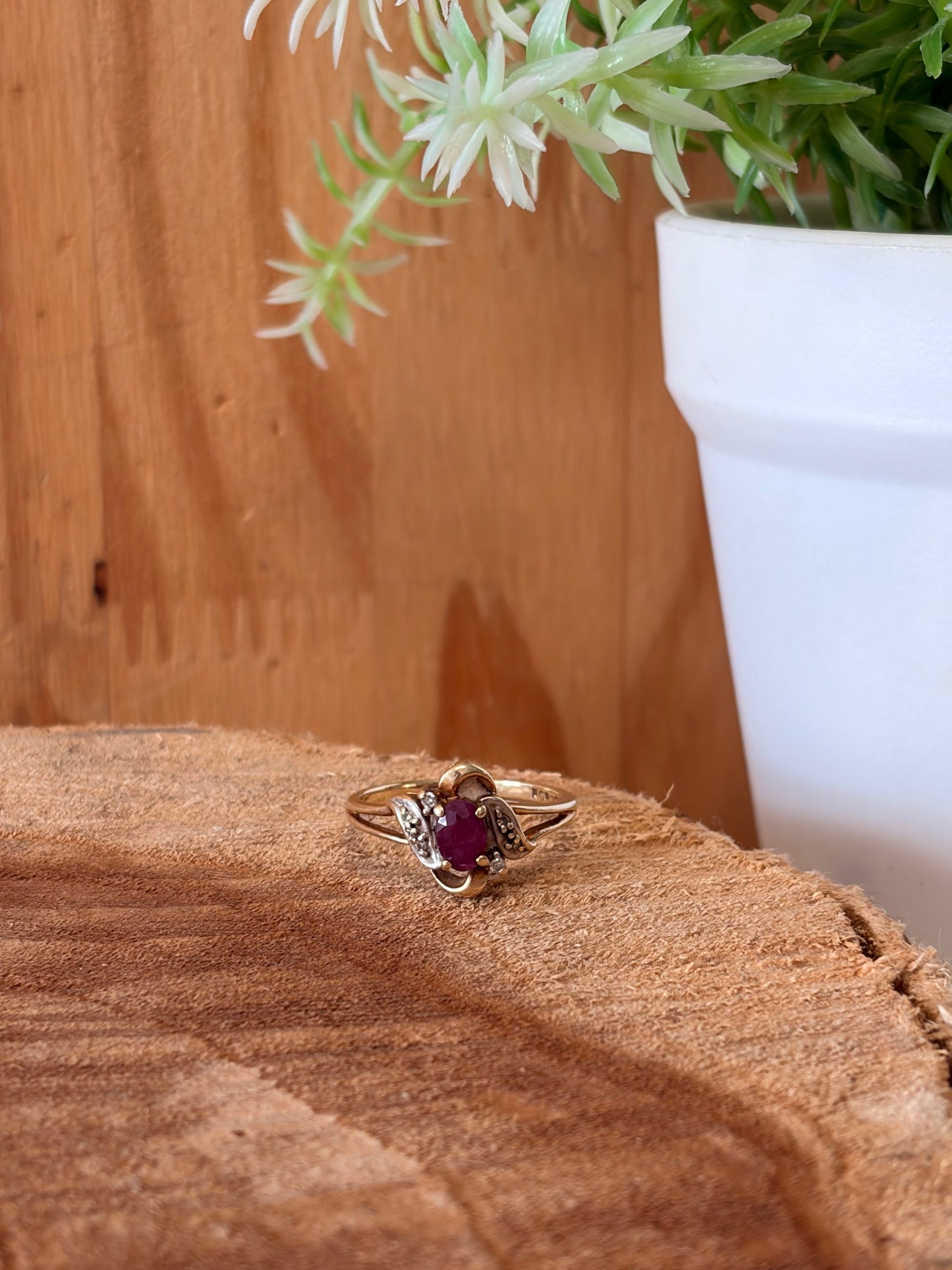 Vtg 10K Gold Ring : Size 6.75