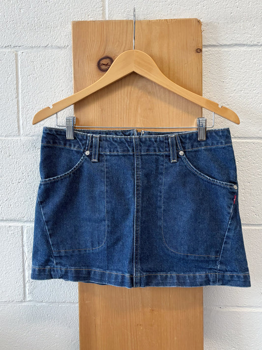 ‘01 Levi’s Denim Skirt : M