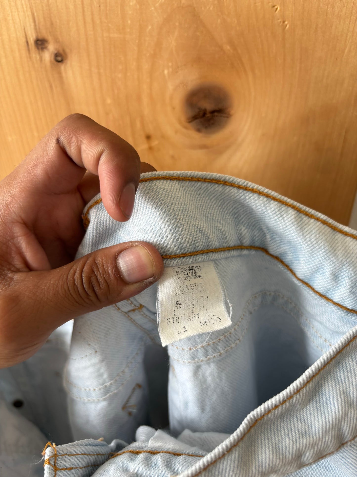 Vtg Light Wash Levi’s : 32” W