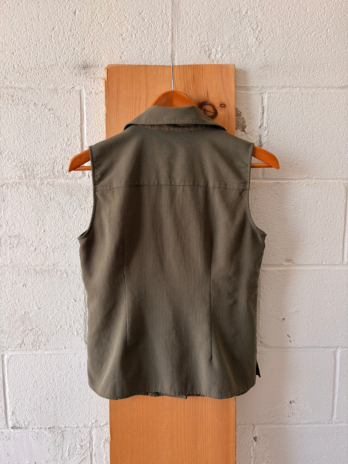 Sleeveless Olive Green Button Down : S