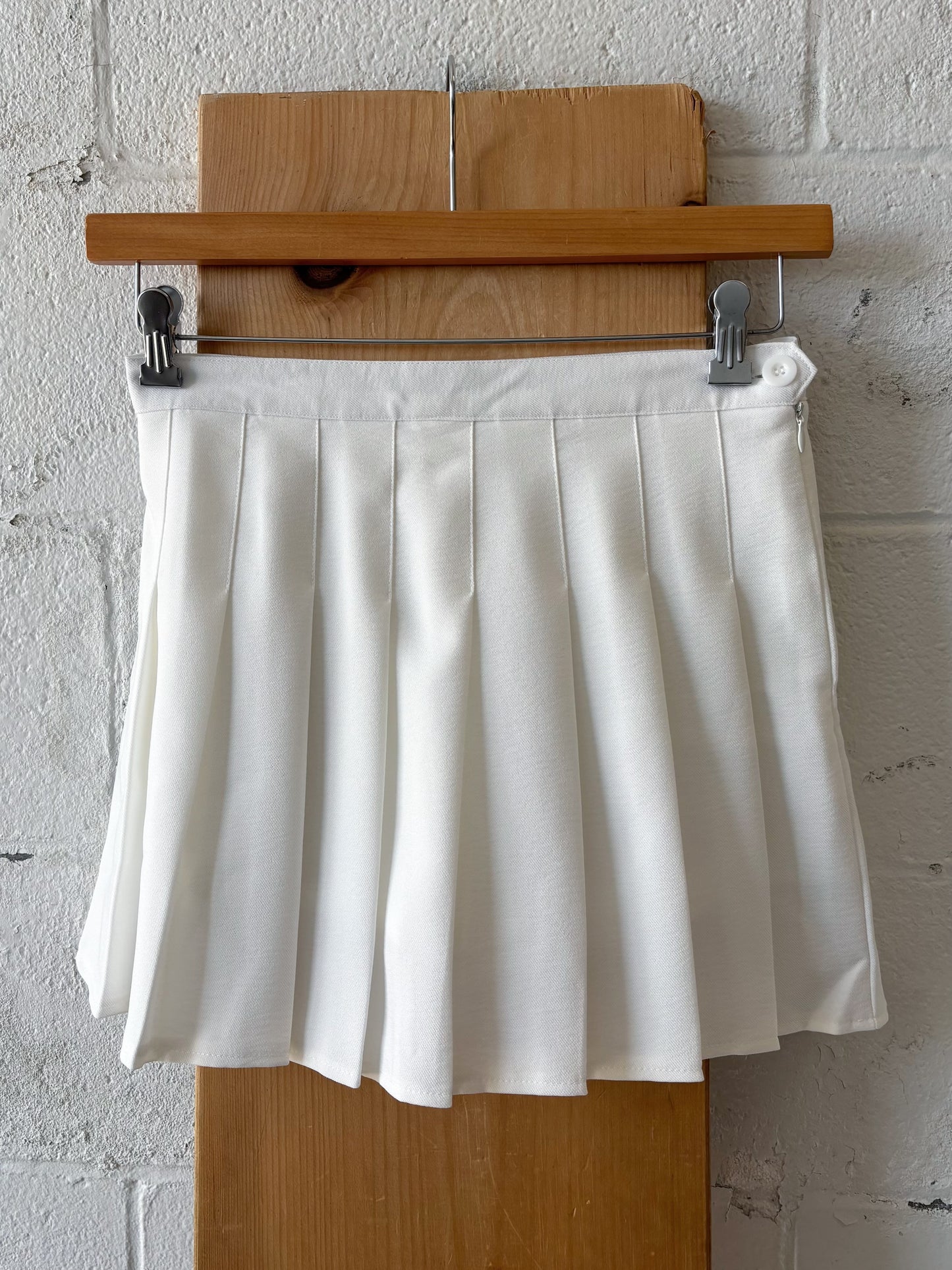Pleated White Skirt : L