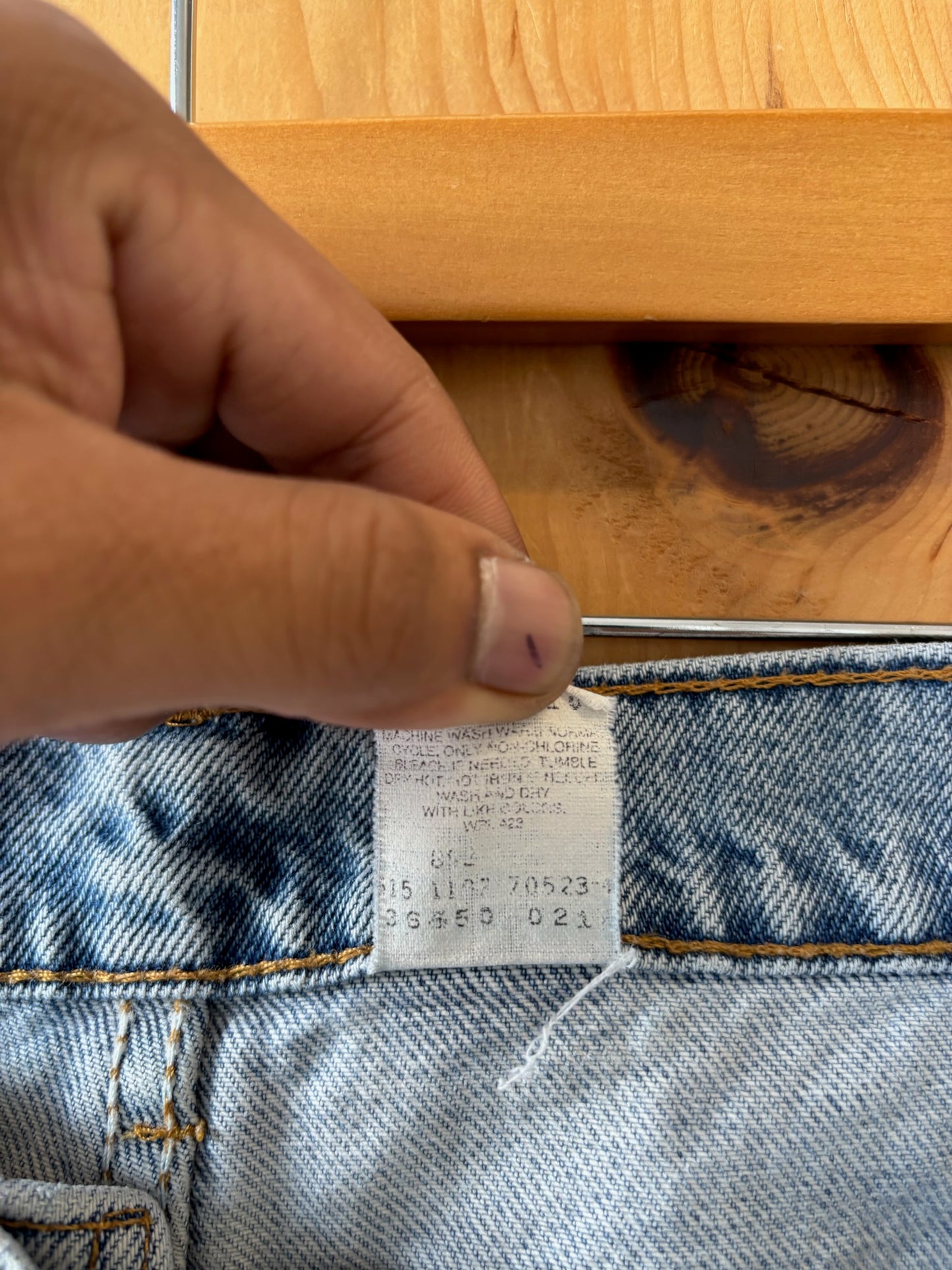 Vtg Levi’s Denim Shorts : 36” W