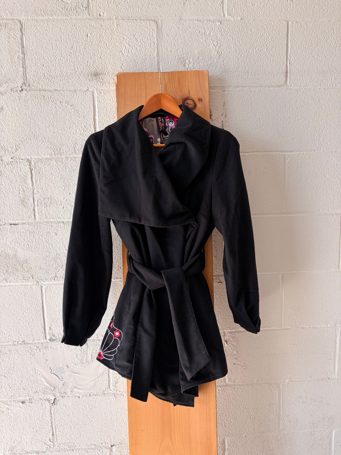 Embroidered Soft Black Belted Jacket : 3