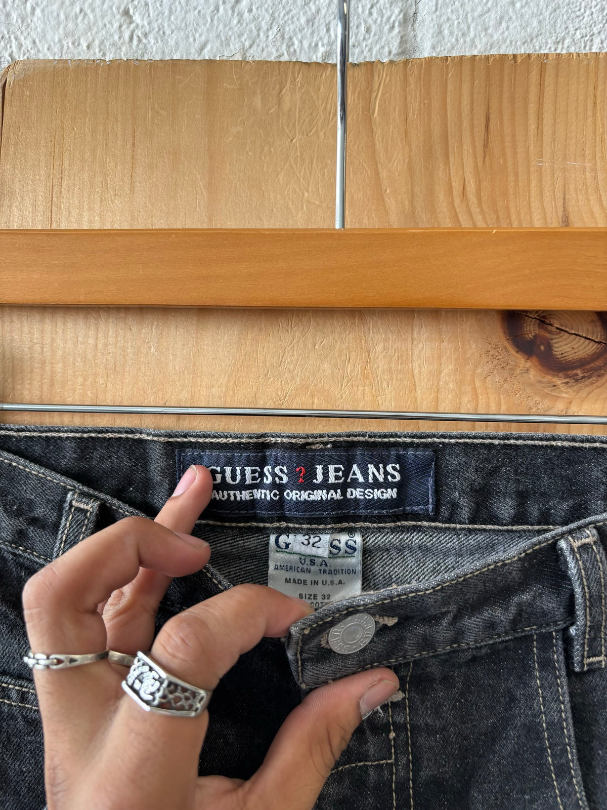 Vtg Black Guess Shorts : 32