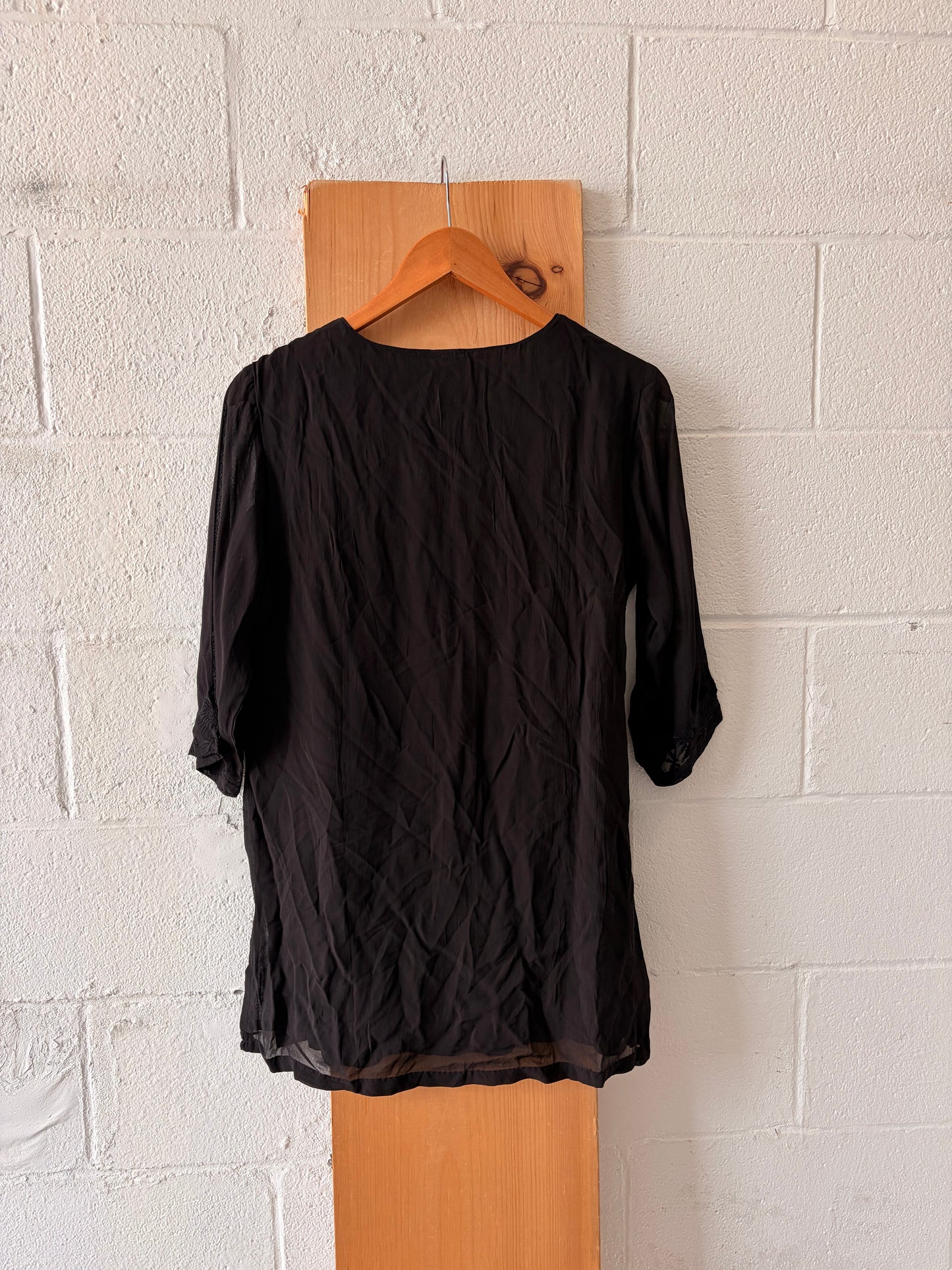 Floral Embroidered Silk Blouse : M