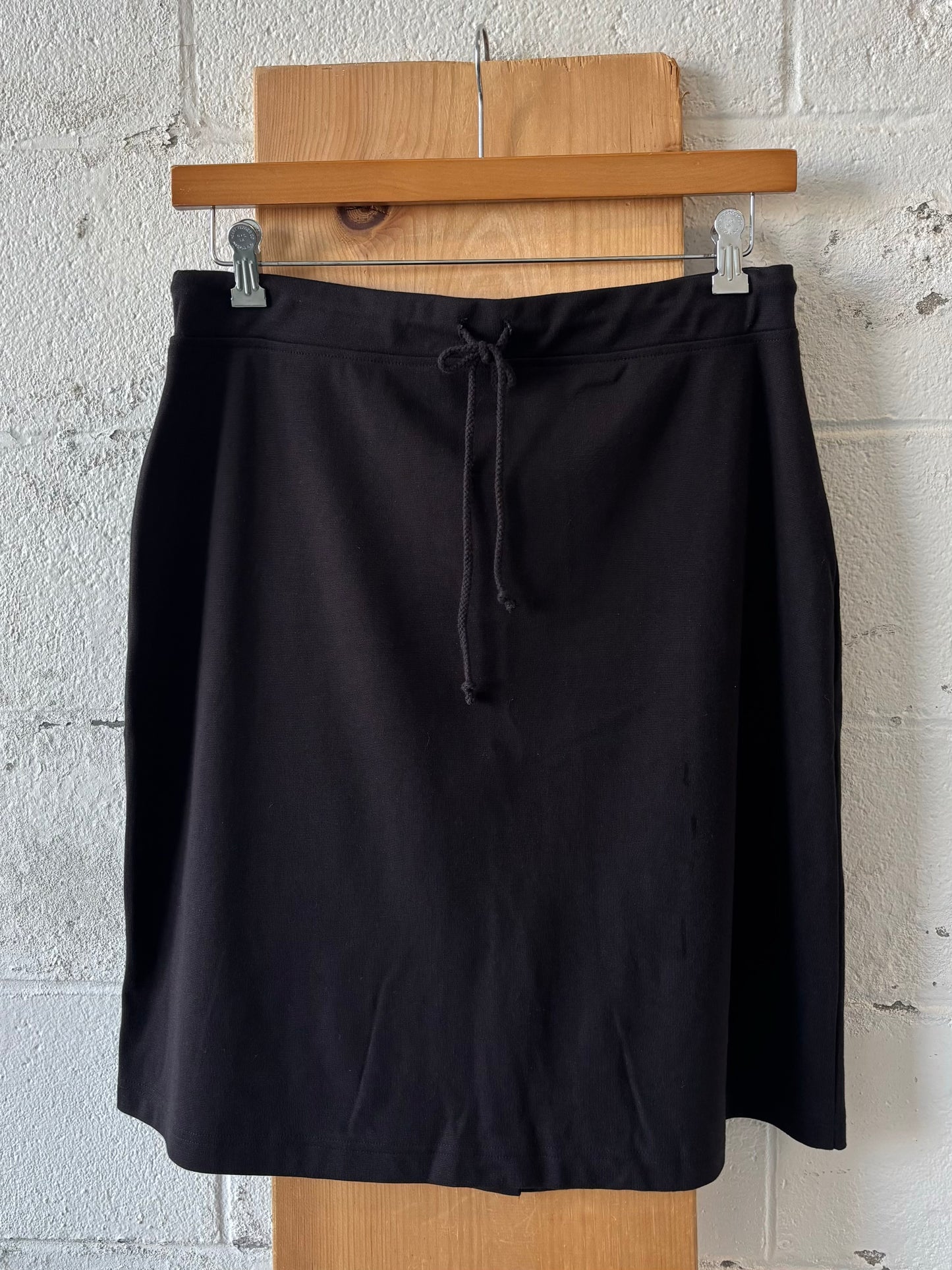 Black Skirt : L