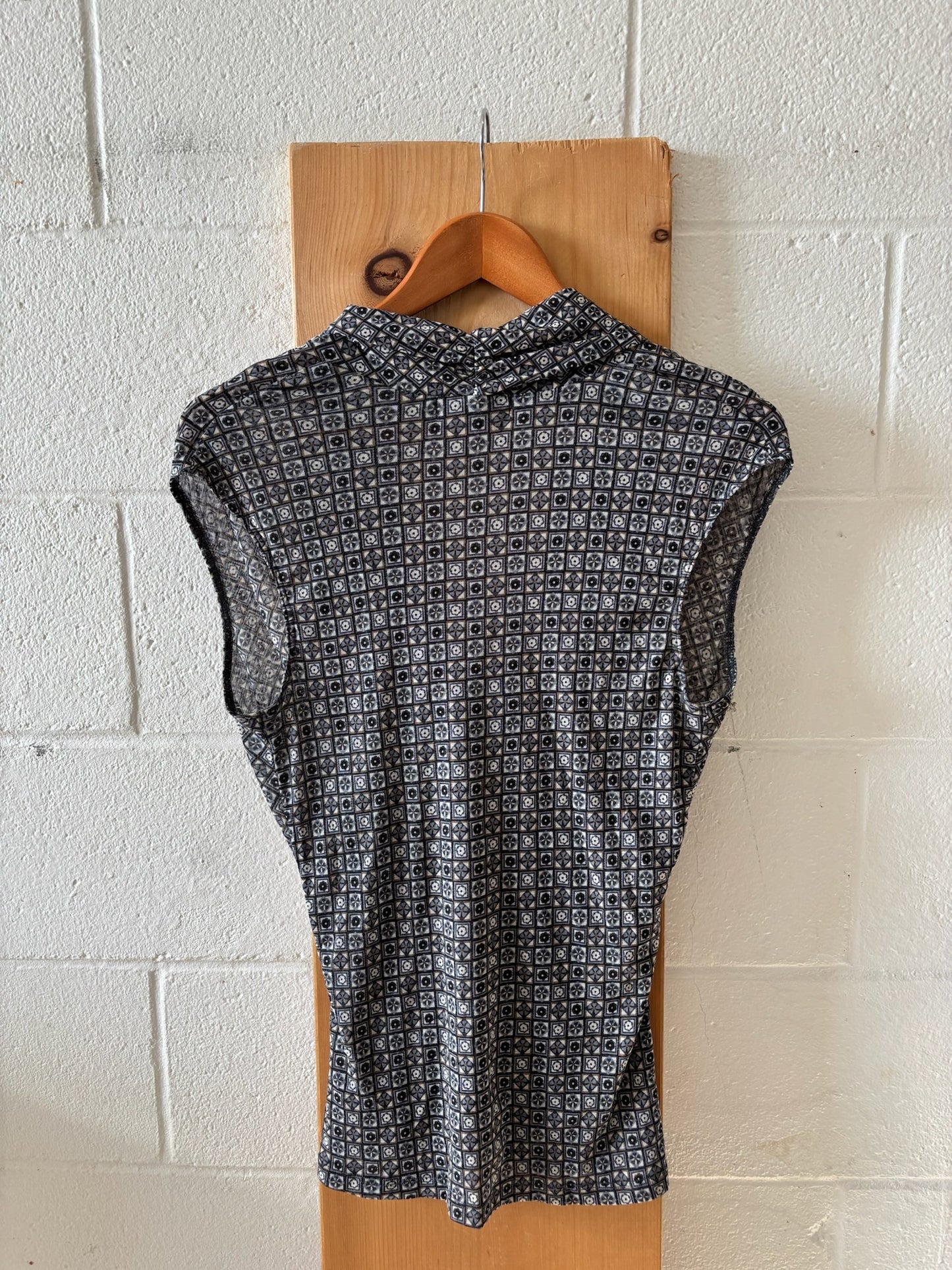 Gray Patterned Top : L