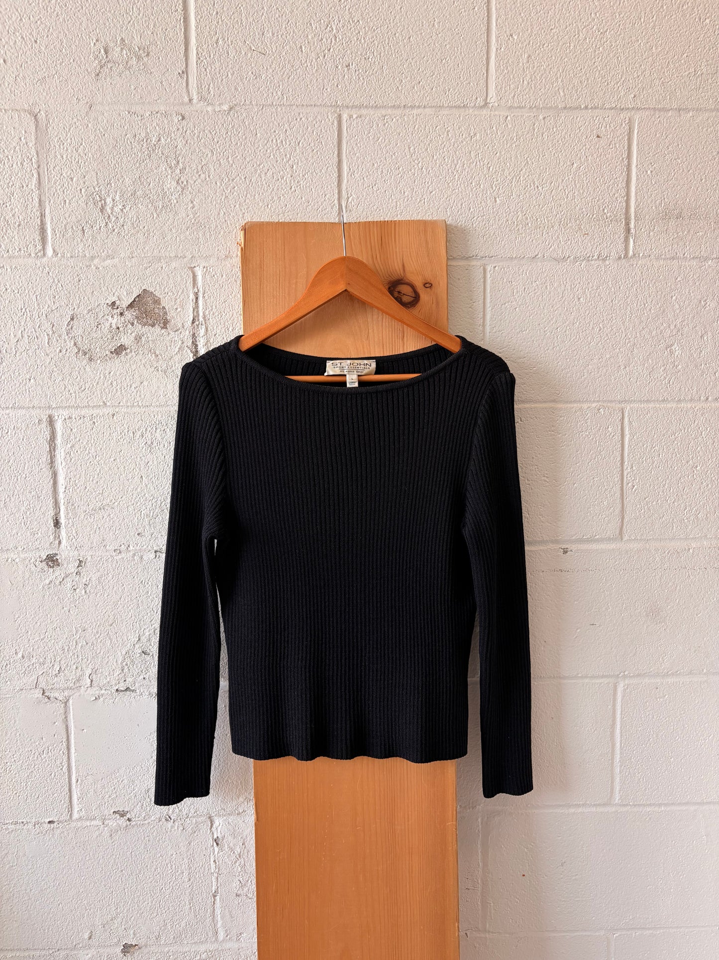 Classic Ribbed Black Sweater : L