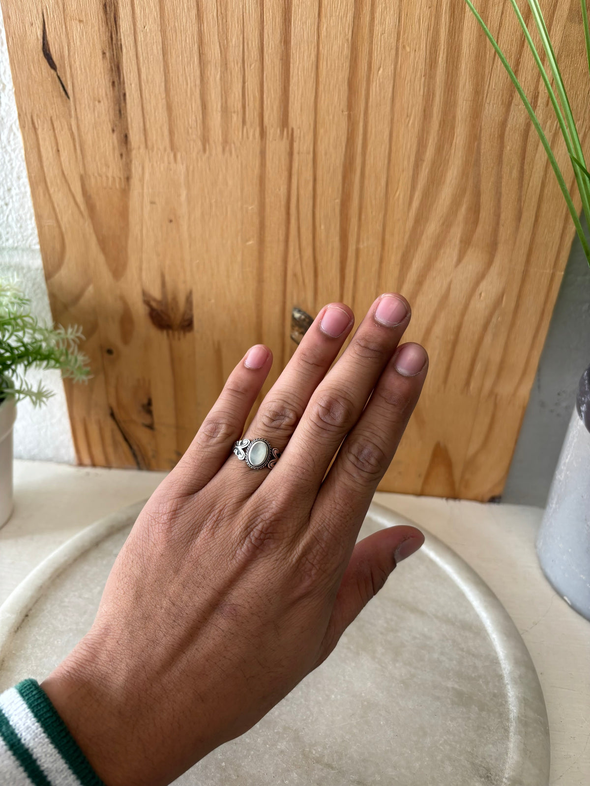 925 Sterling Silver Mother of Pearl Ring : U.S. 7.5