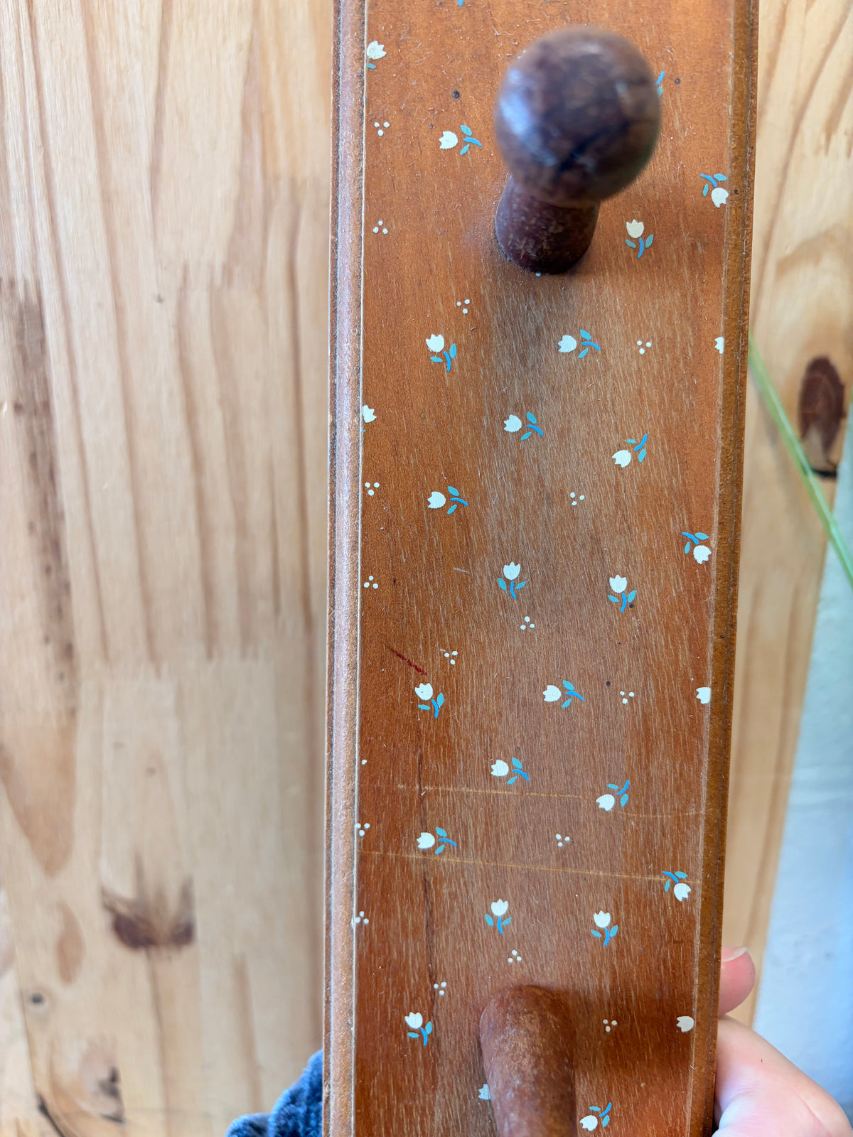 Dainty Floral Wooden Wall Hooks (Local Pick Up Only - As Is)