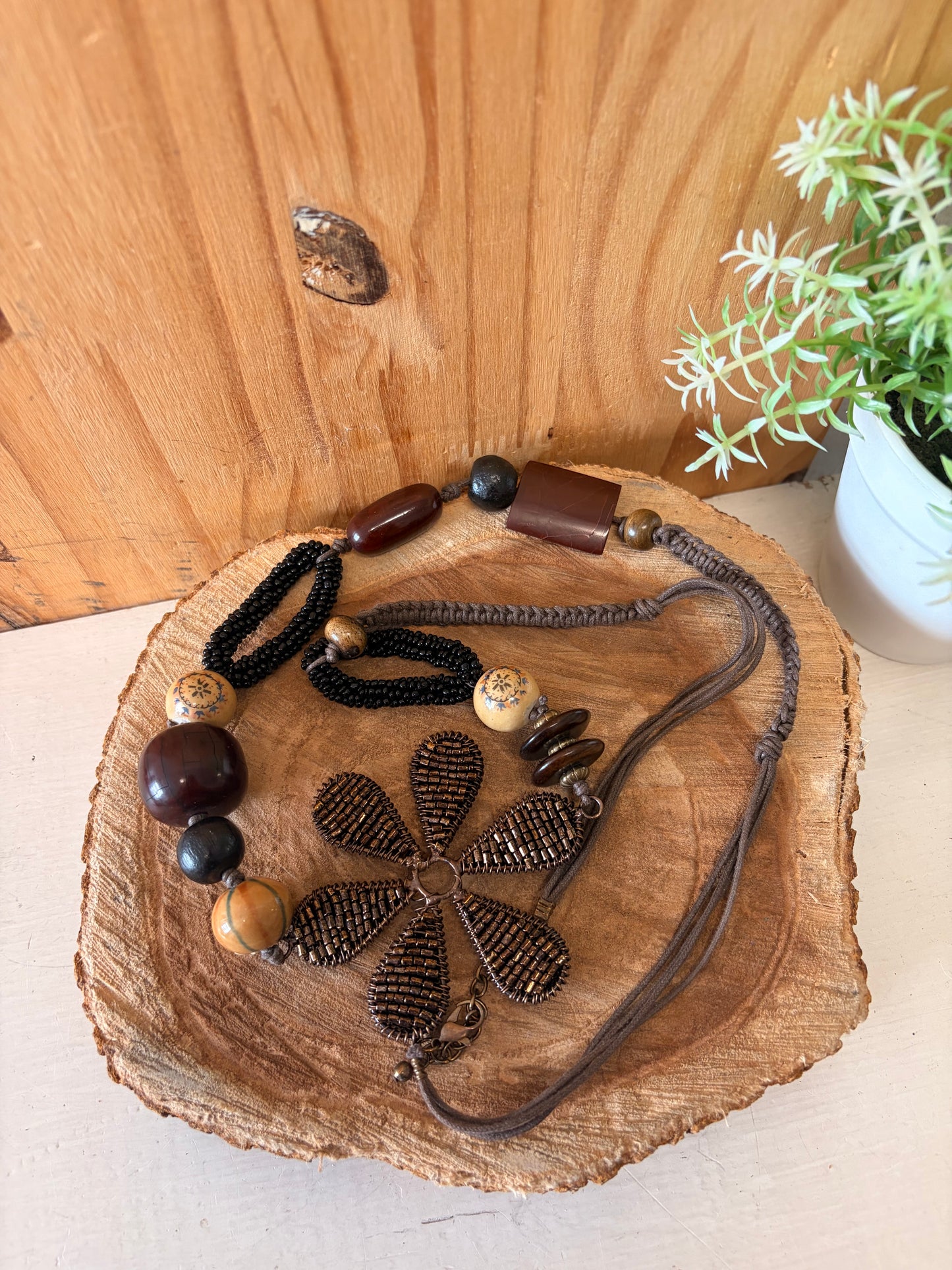 Chunky Neutral Beaded Daisy Necklace