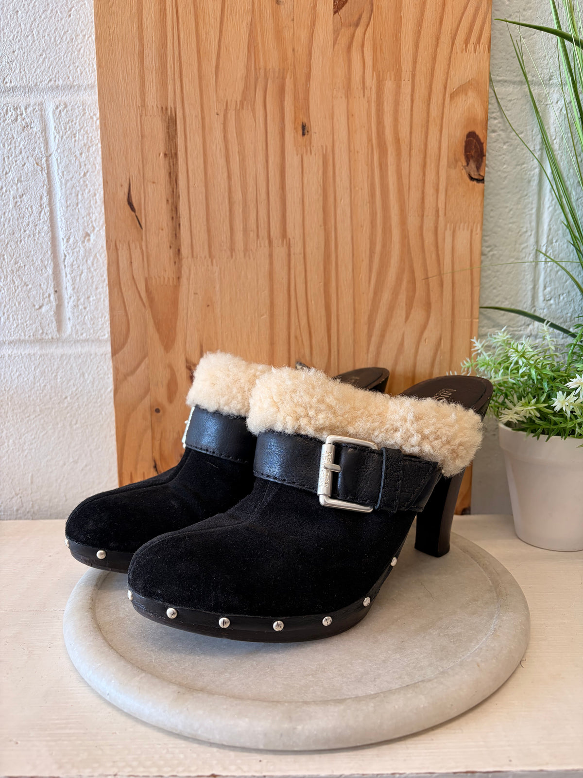 Michael Kors Studded Sherpa Clogs : Size 10