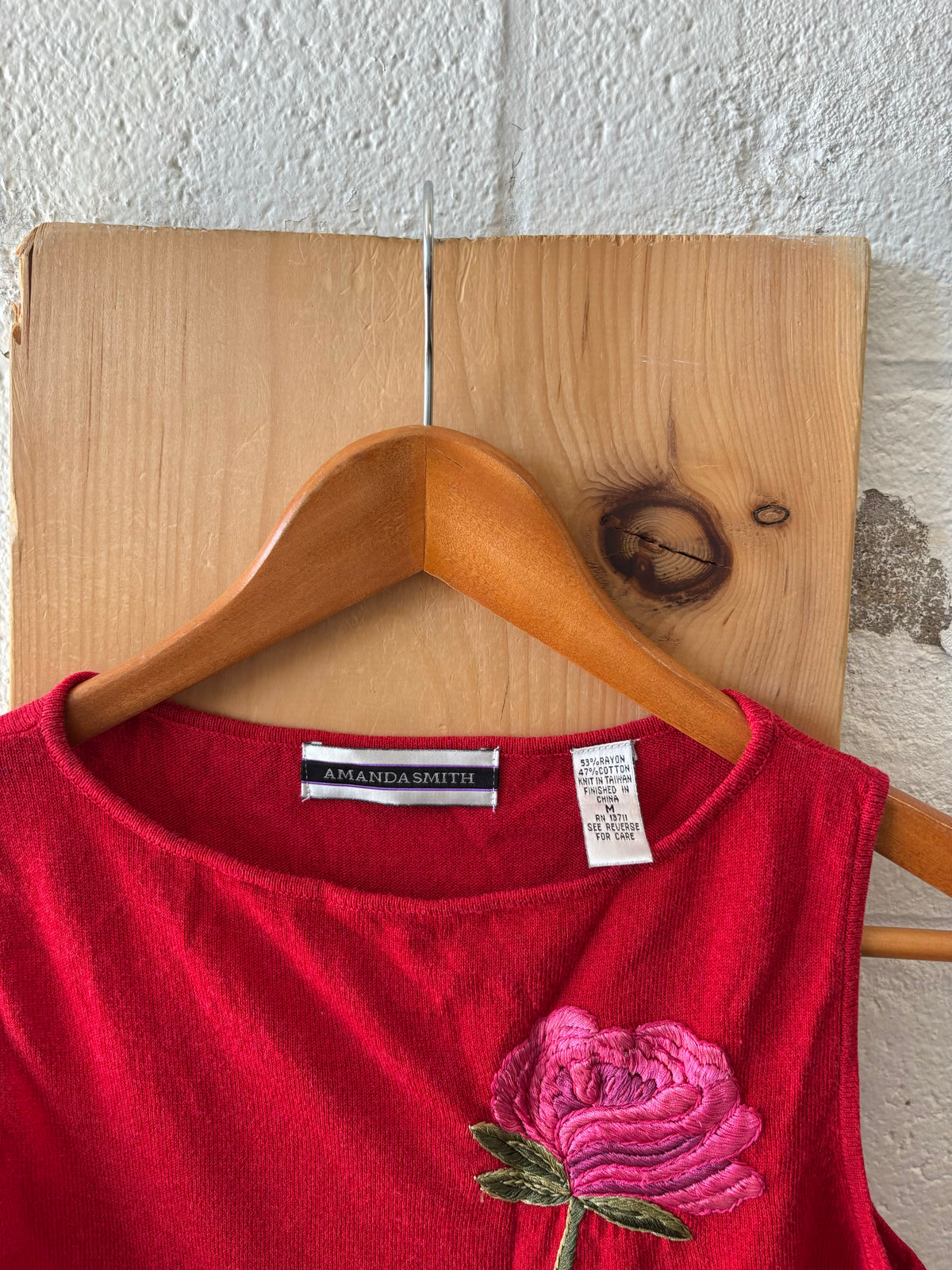 Red Sleeveless Rose Top : M