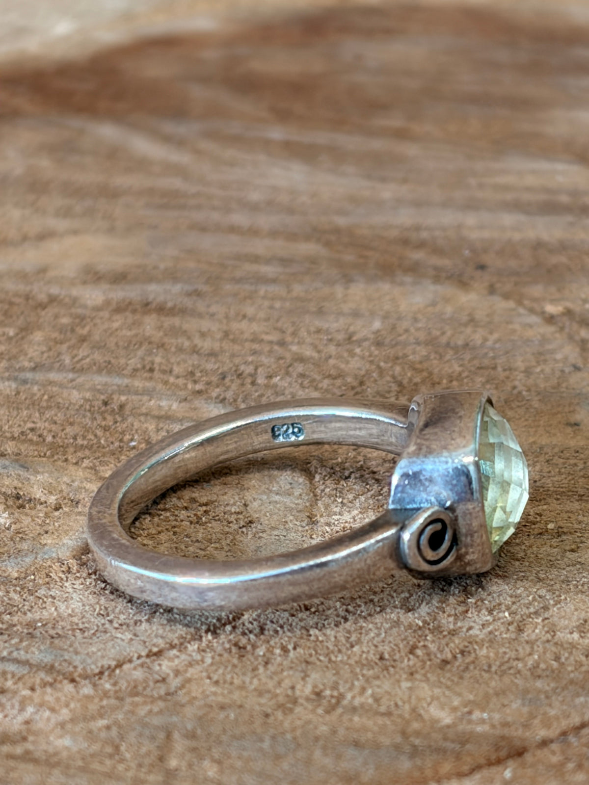 925 Green Stone Ring : Size 7