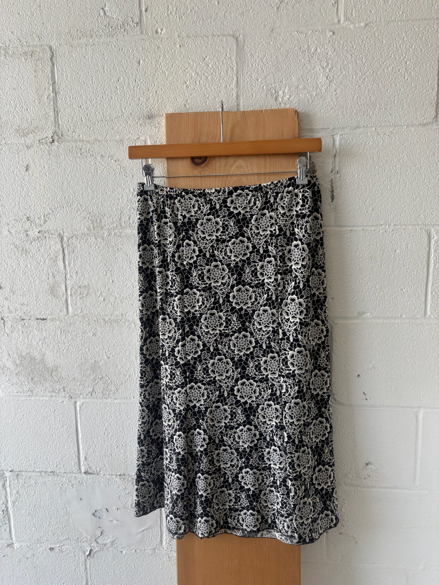 Black and White Floral Top and Skirt Set : L