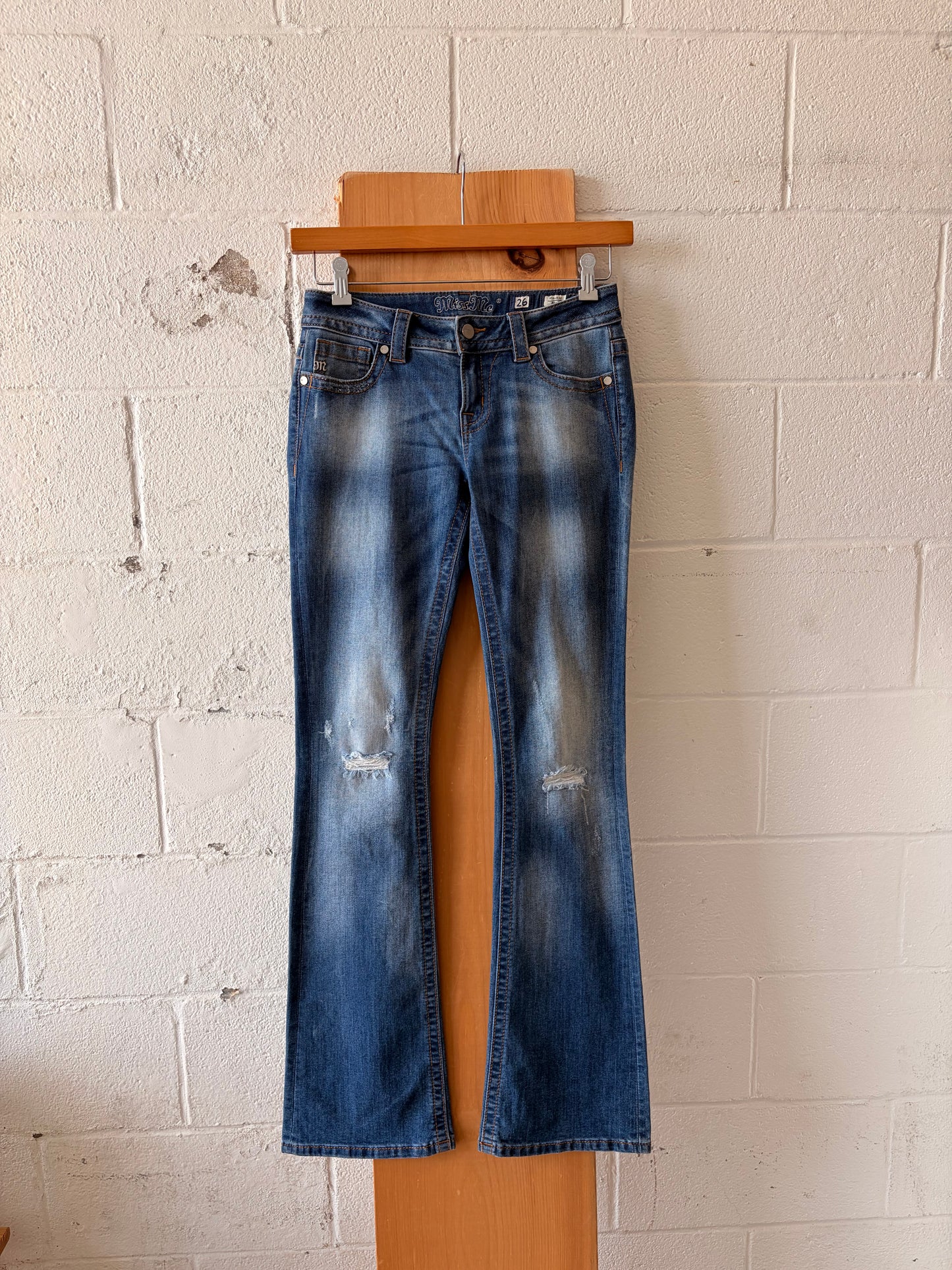 Mid-Rise Miss Me Jeans : 26
