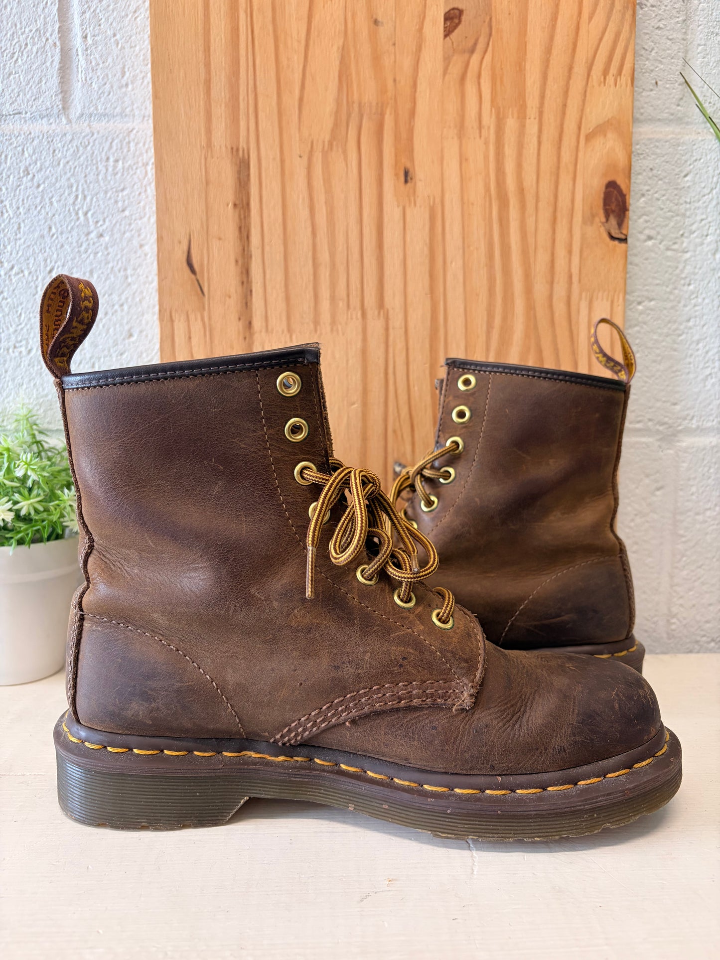 Dr. Marten Brown Boots : 6M