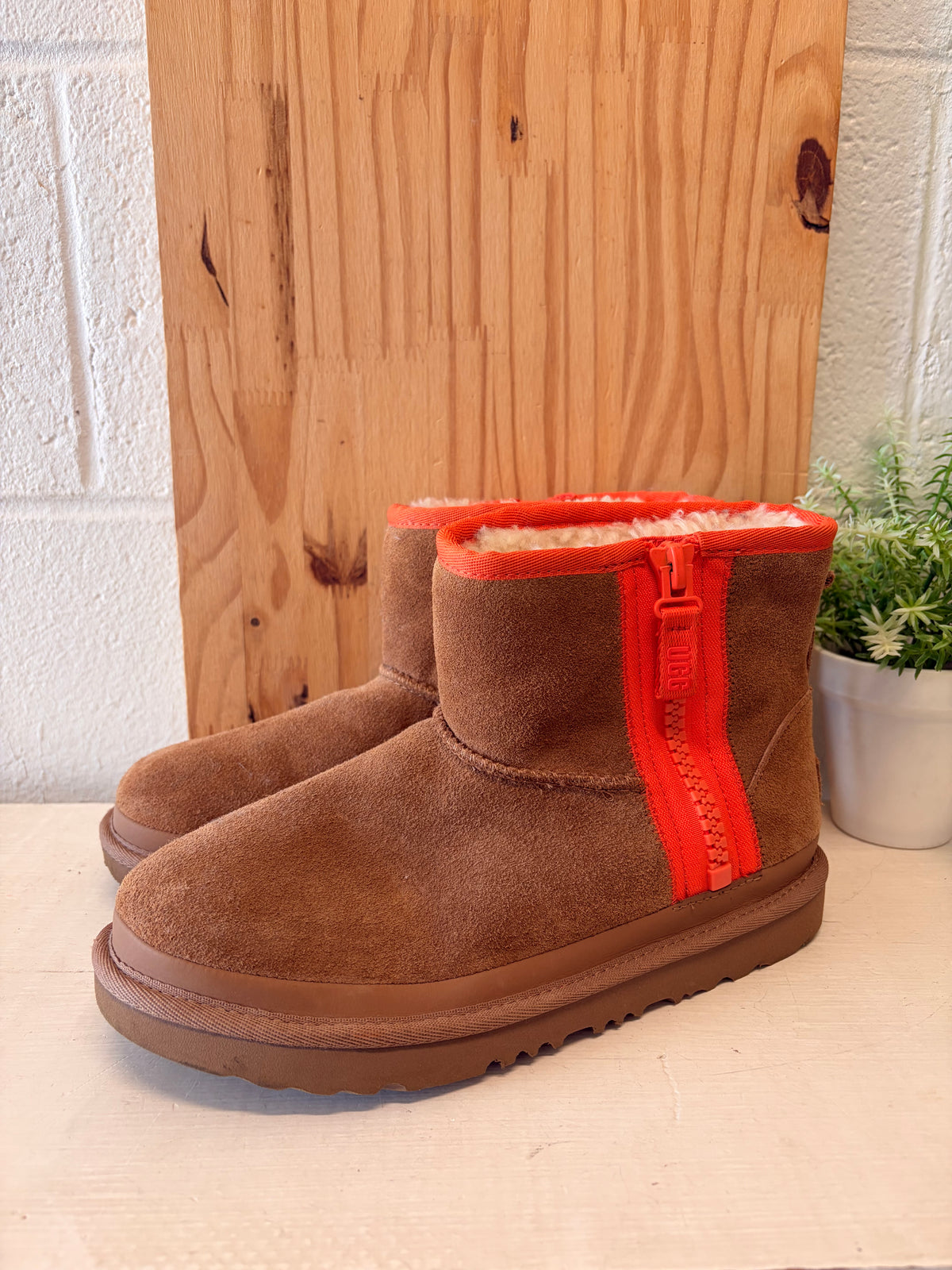 Orange Zipper Mini Uggs : Size 6