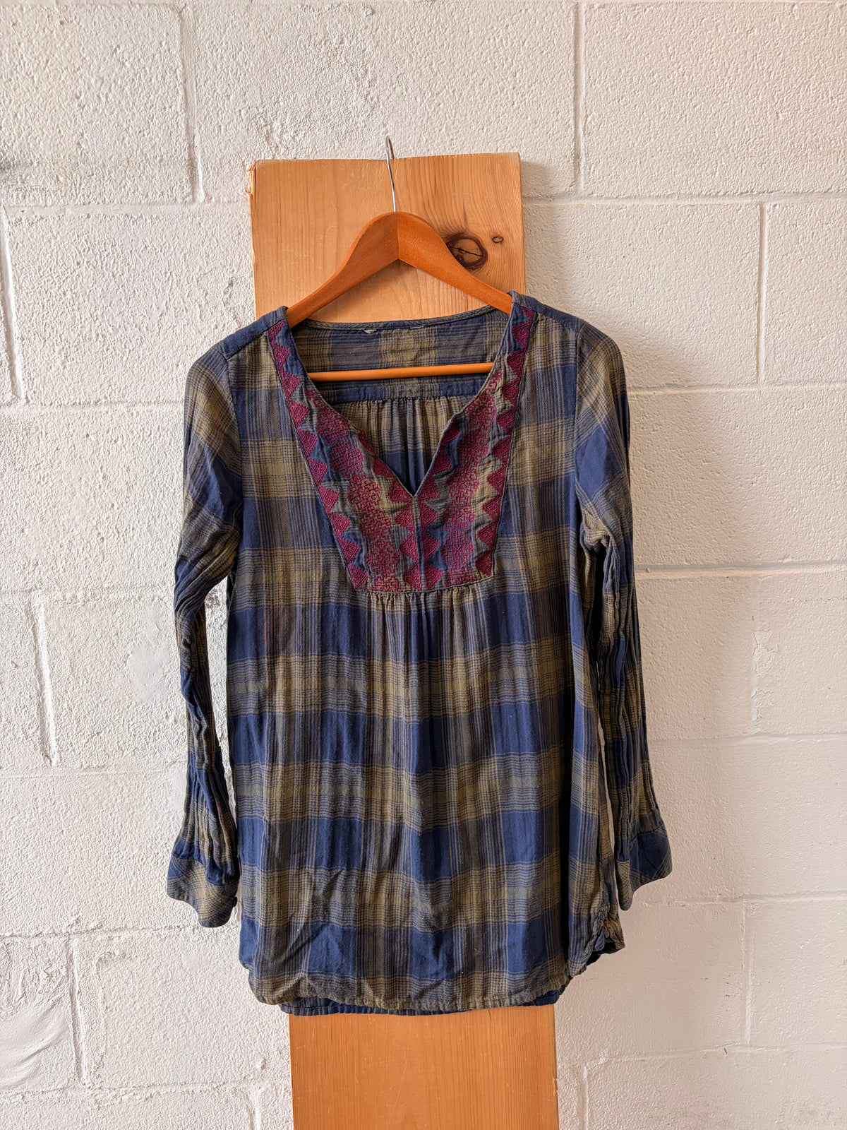 Embroidered Plaid Long Sleeve Top : M
