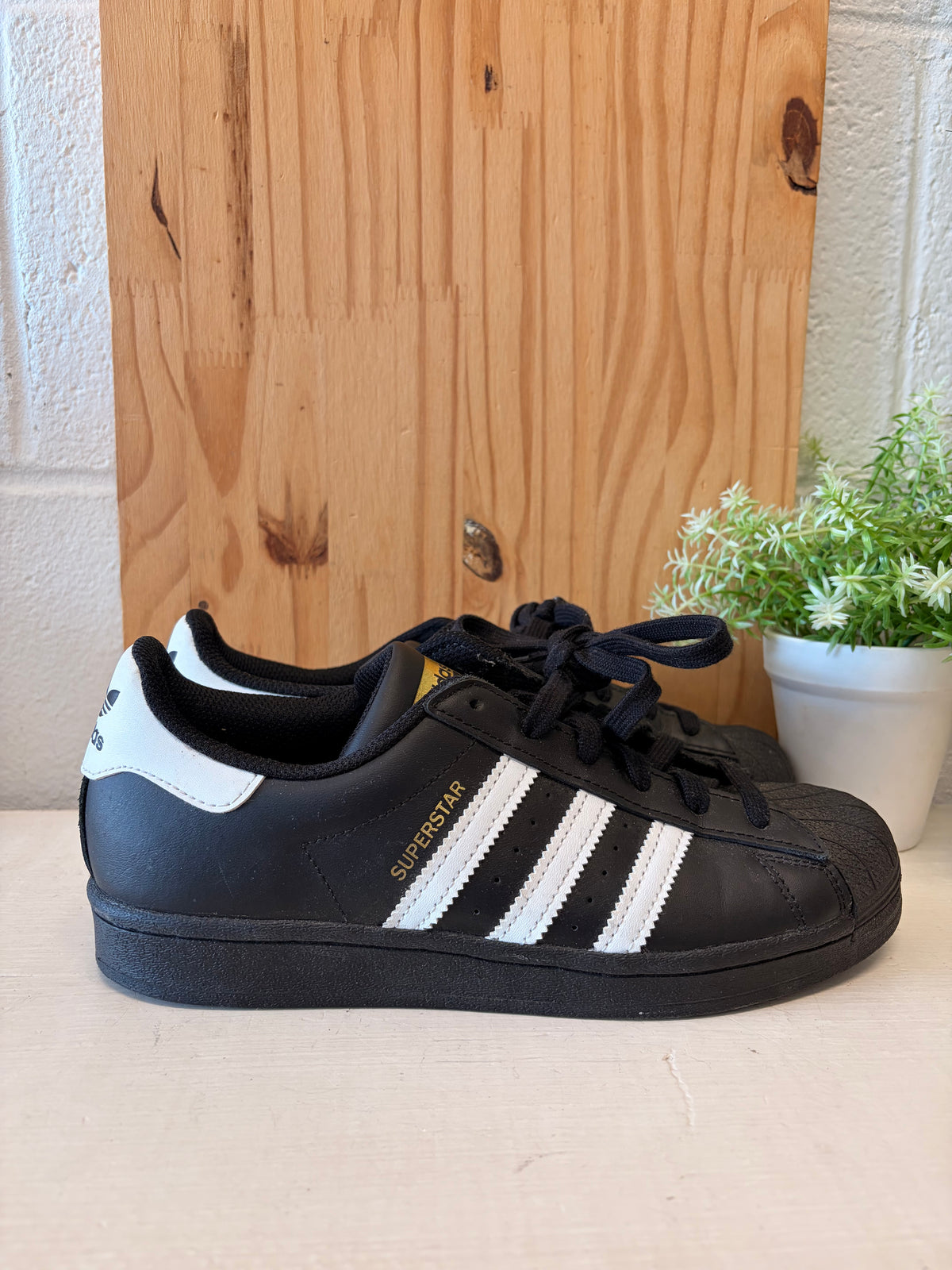 Black & White Adidas Allstars : Men’s 6