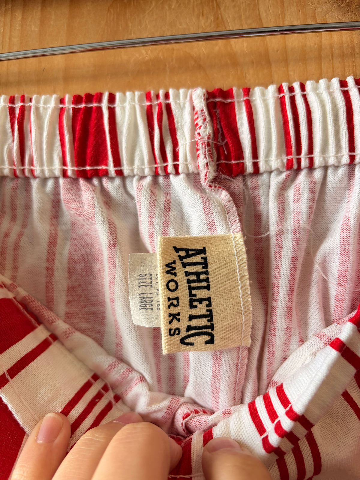 Vtg Red & White Striped Shorts : L