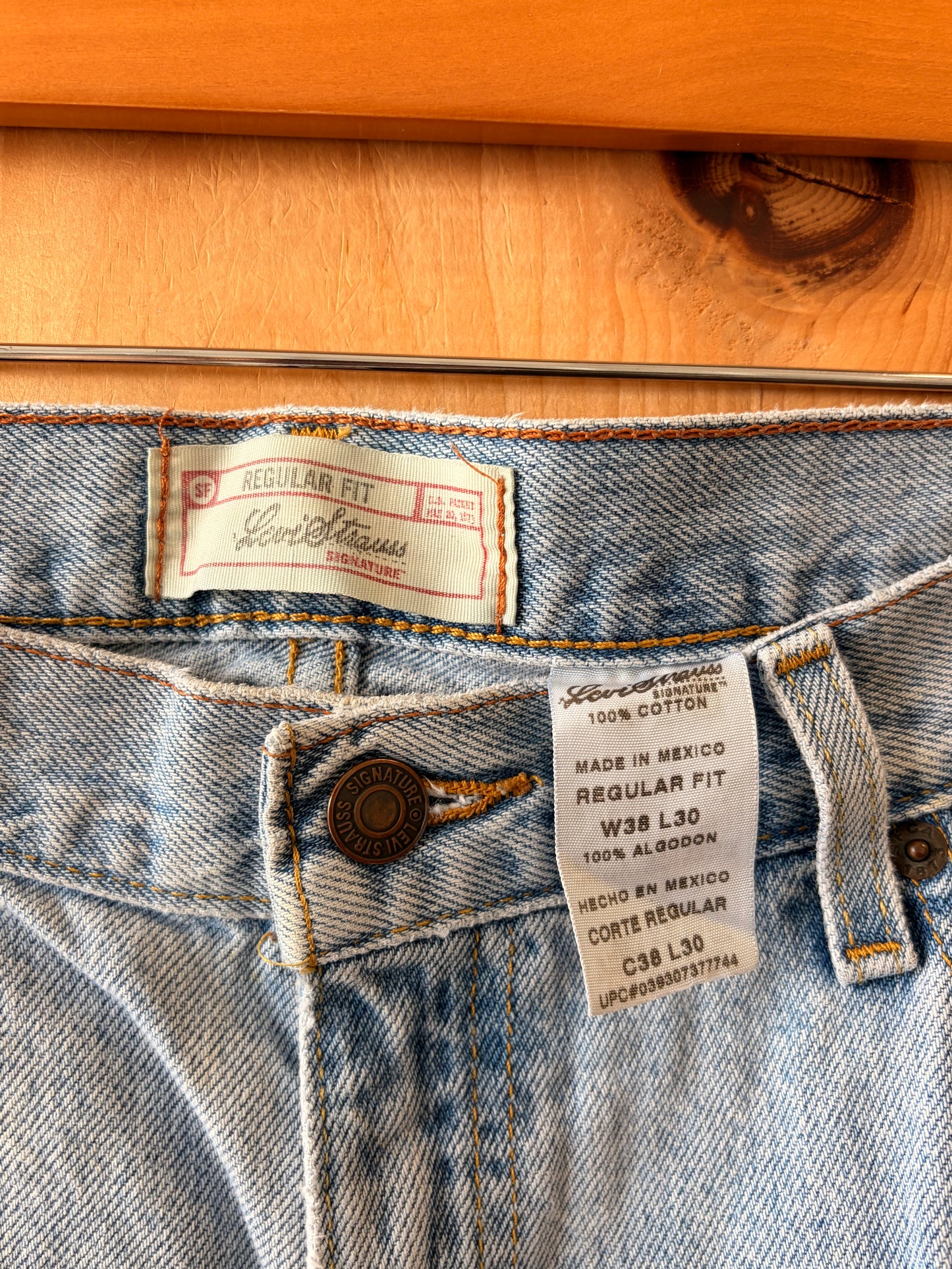 Y2K Light Wash Levi’s : 38x30