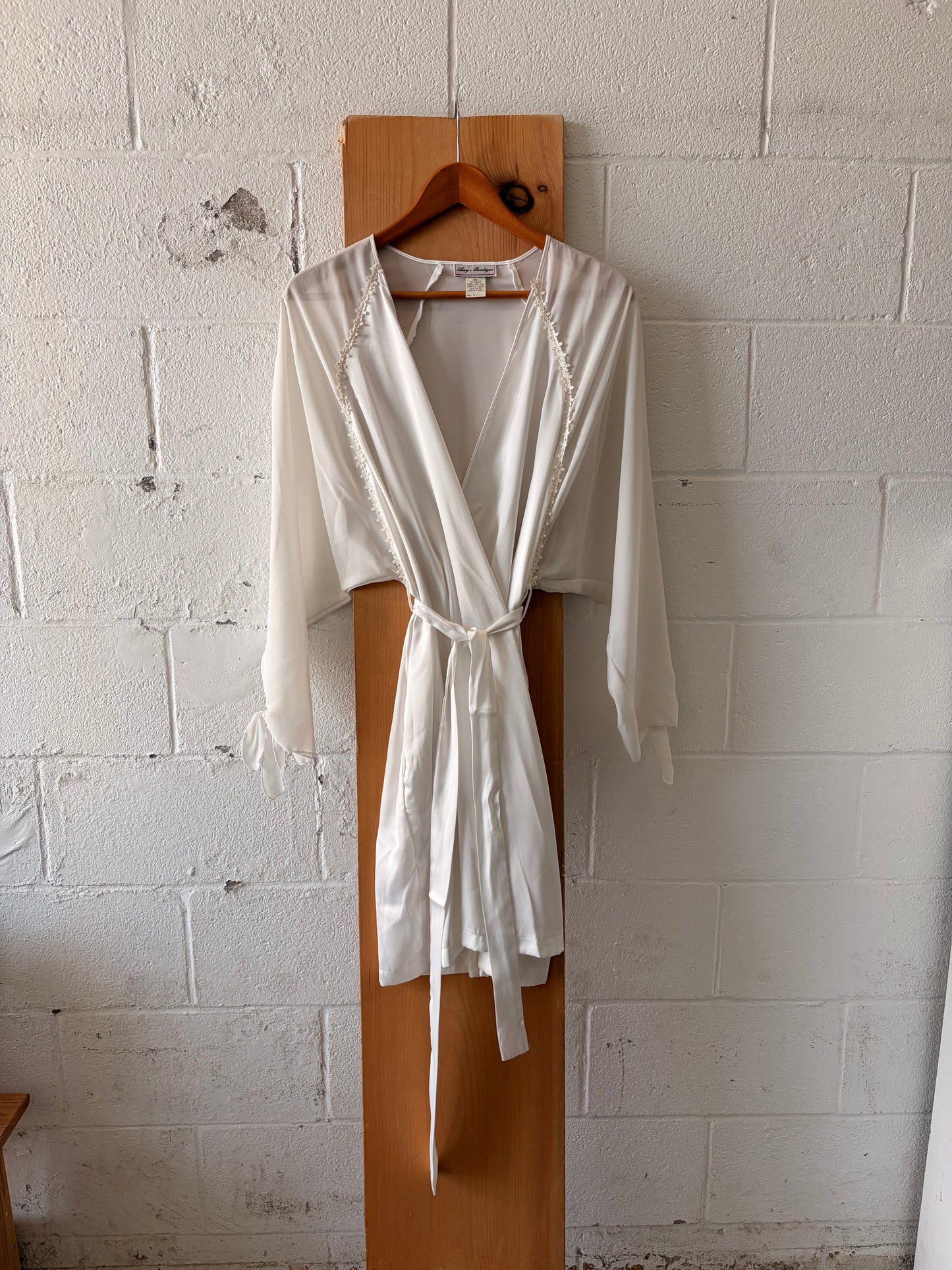 Vtg White Robe : L
