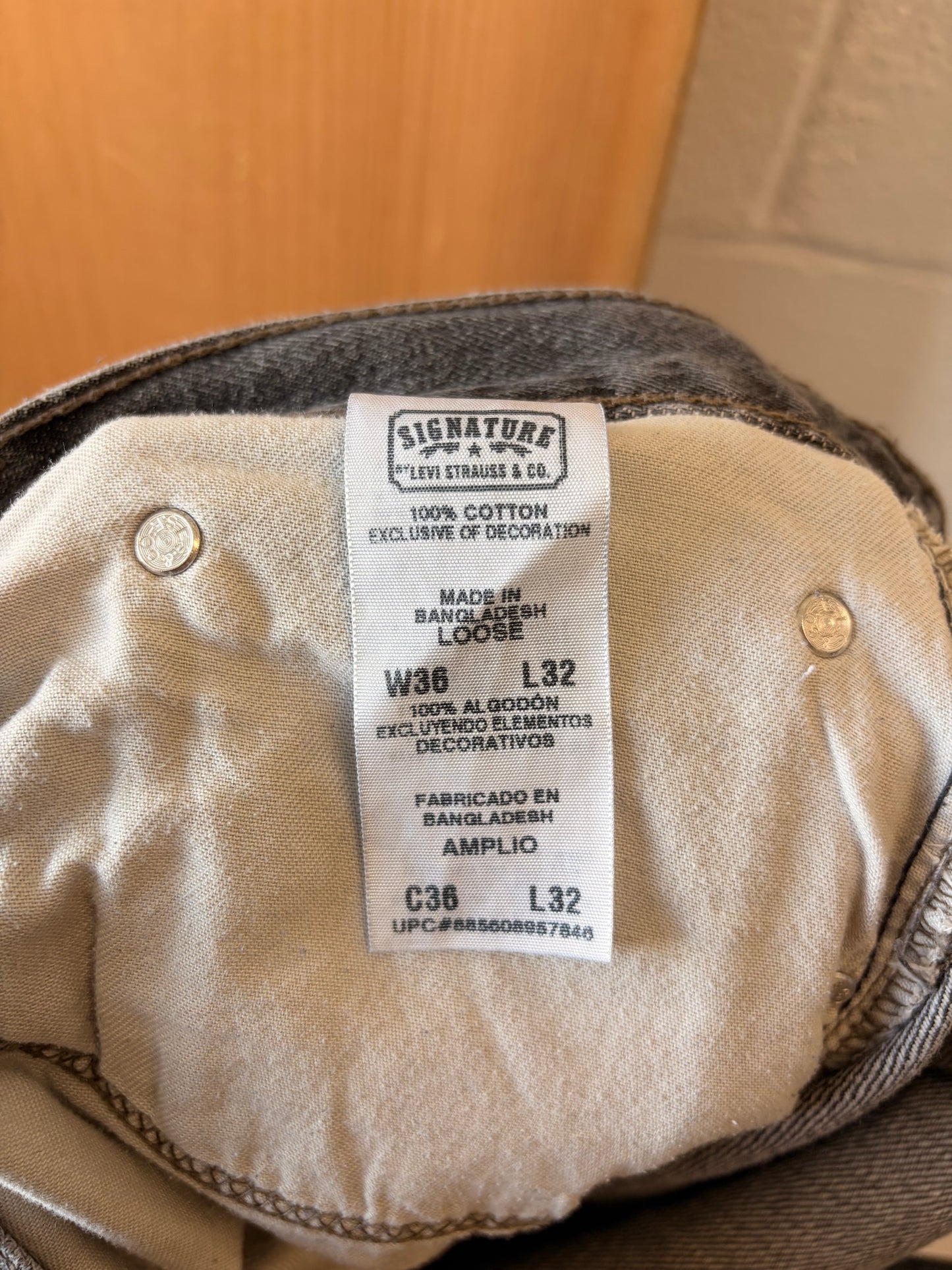 Charcoal Gray Loose Fit Levi’s : 36x32