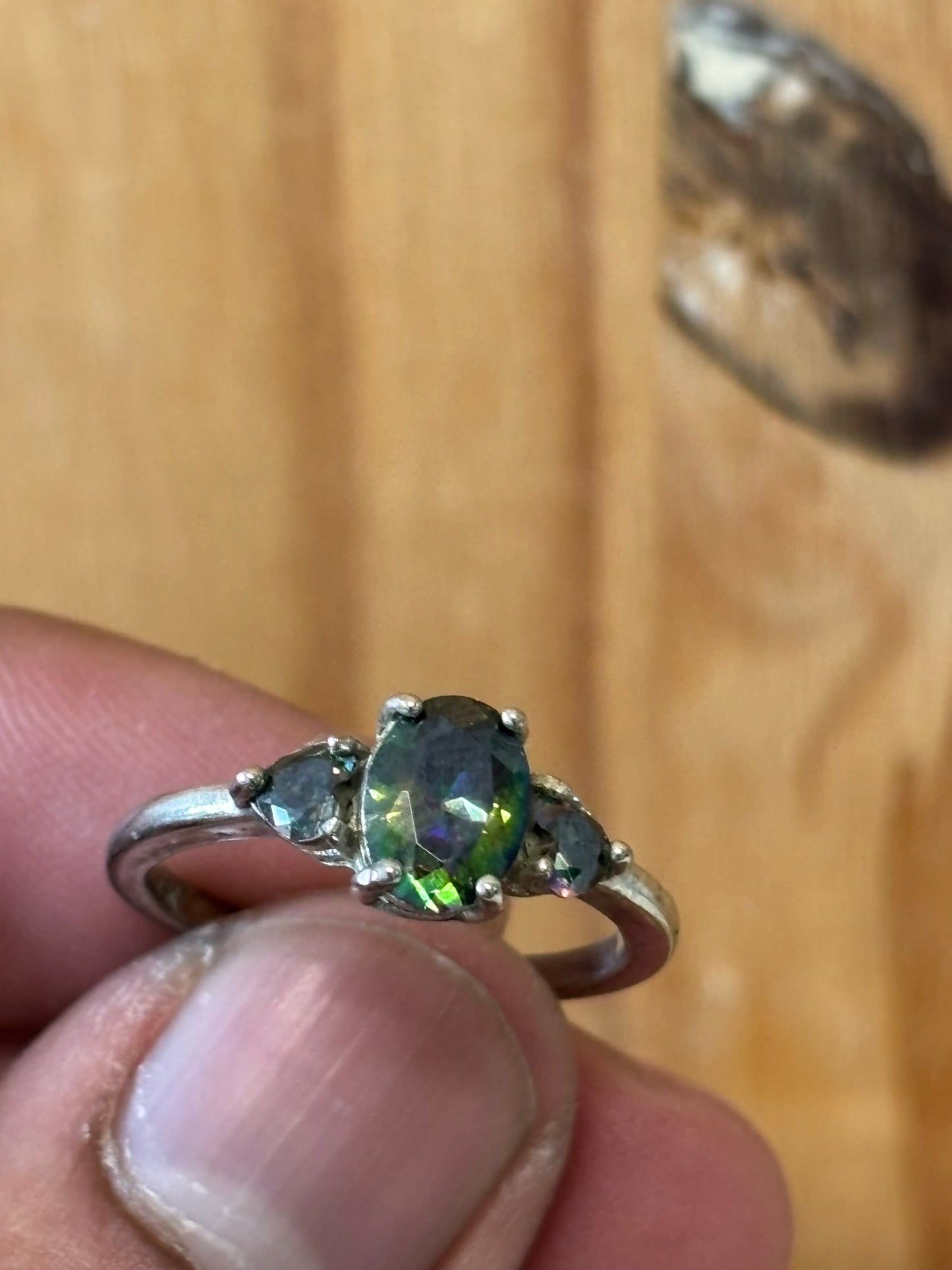 18K White Gold Ring : Size 8