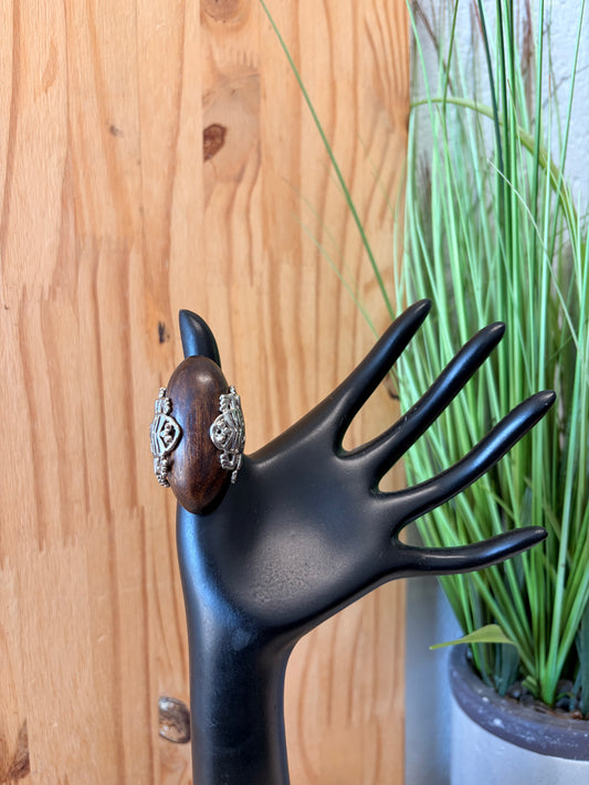 Frog Detailed Wooden Statement Ring : Elastic Band