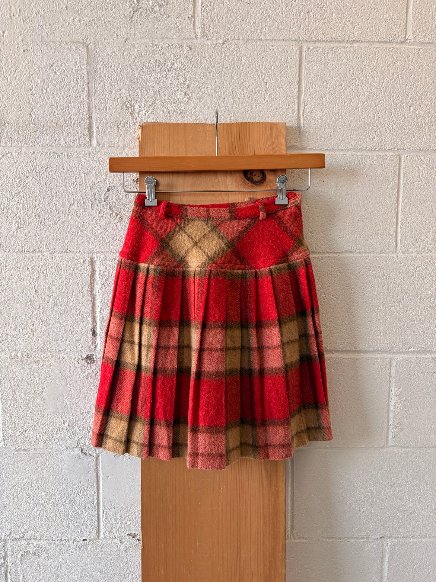 Vtg Plaid Skirt : 25”W