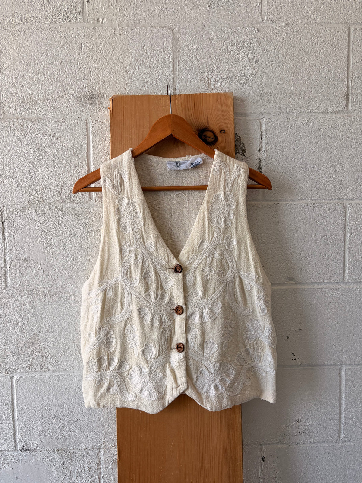 Floral Embroidered Ivory Vest : L