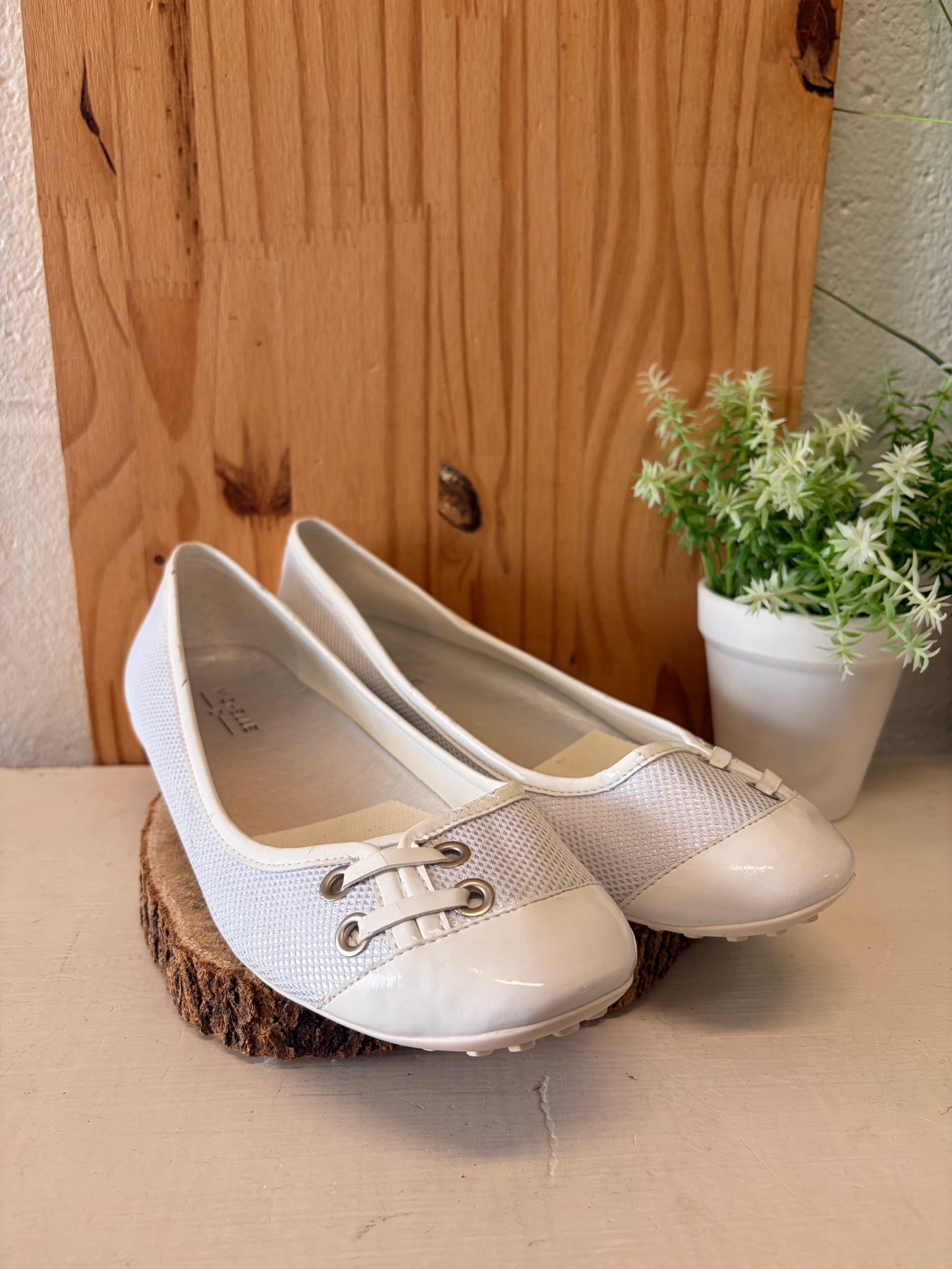 White Ballet Flats : Size 6.5