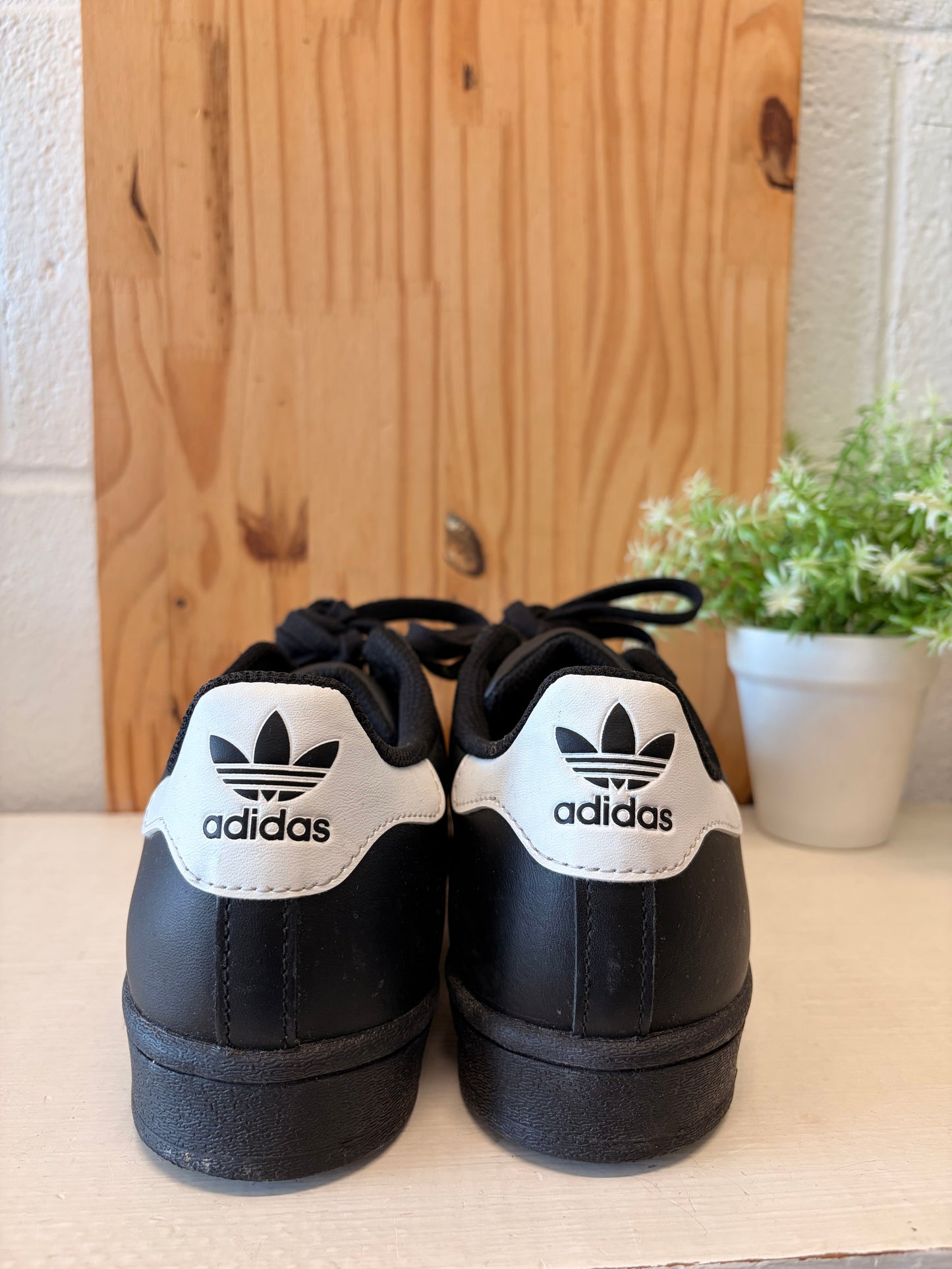 Black & White Adidas Allstars : Men’s 6