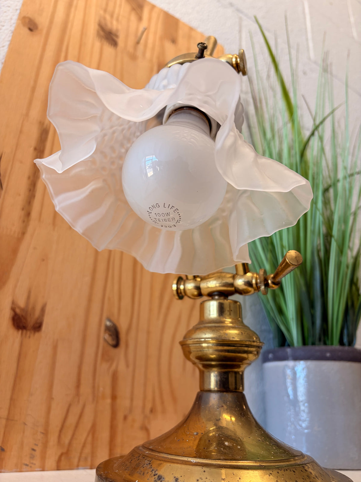 Vtg Adjustable Tulip Shaded Desk Lamp (Local Pick Up Only - Tested)